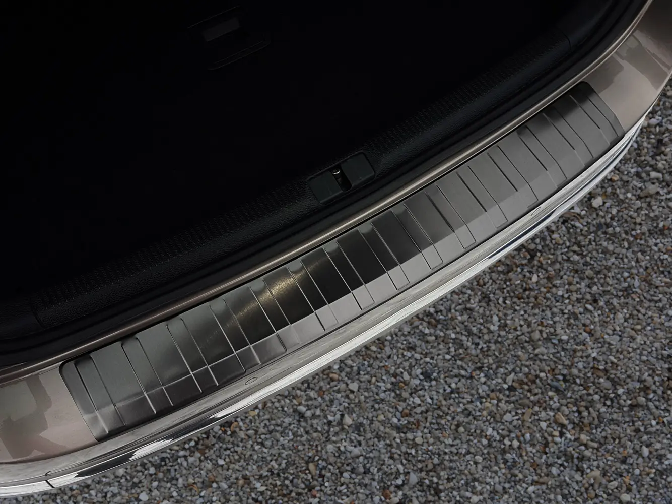 Bakfangerbeskytter VW Passat B7 Variant 2010 - 2014 │ Black  Edition – bilde 3