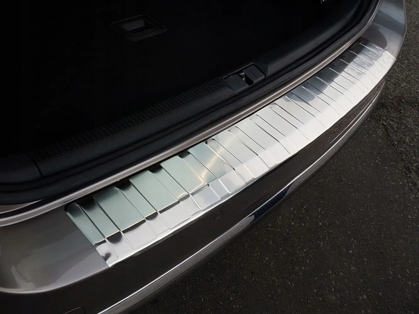 Bakfangerbeskytter VW Passat B7 Variant 2010 - 2014 │ Silver  Edition – bilde 3