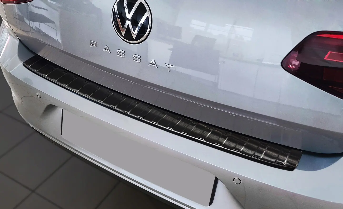 Bakfangerbeskytter VW Passat B8 Sedan 2014 - 2022 | Black Edition