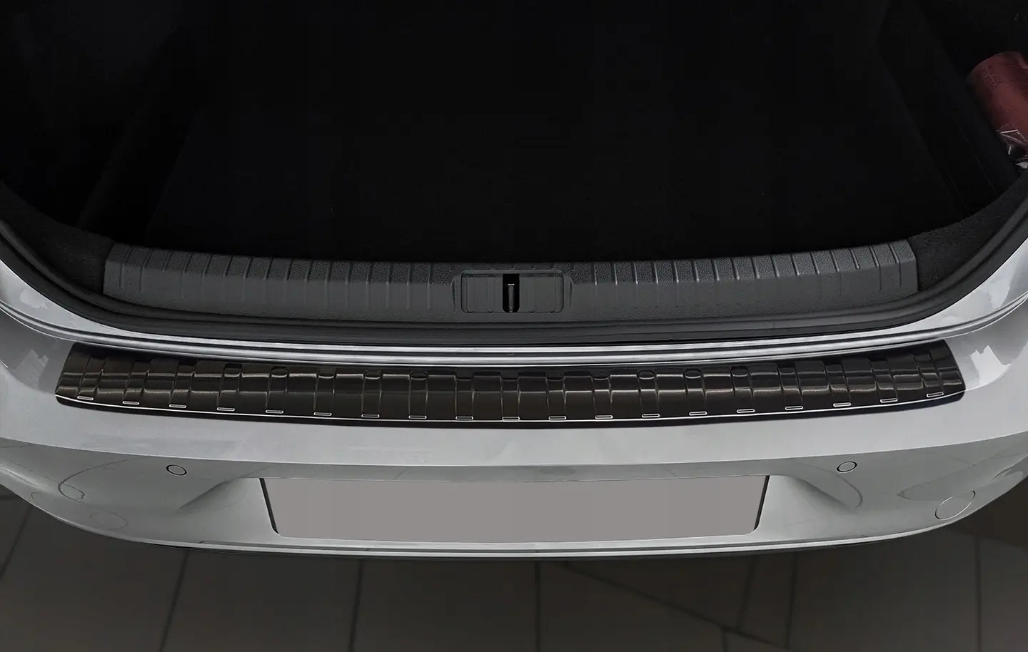 Bakfangerbeskytter VW Passat B8 Sedan 2014 - 2022 | Black Edition – bilde 2