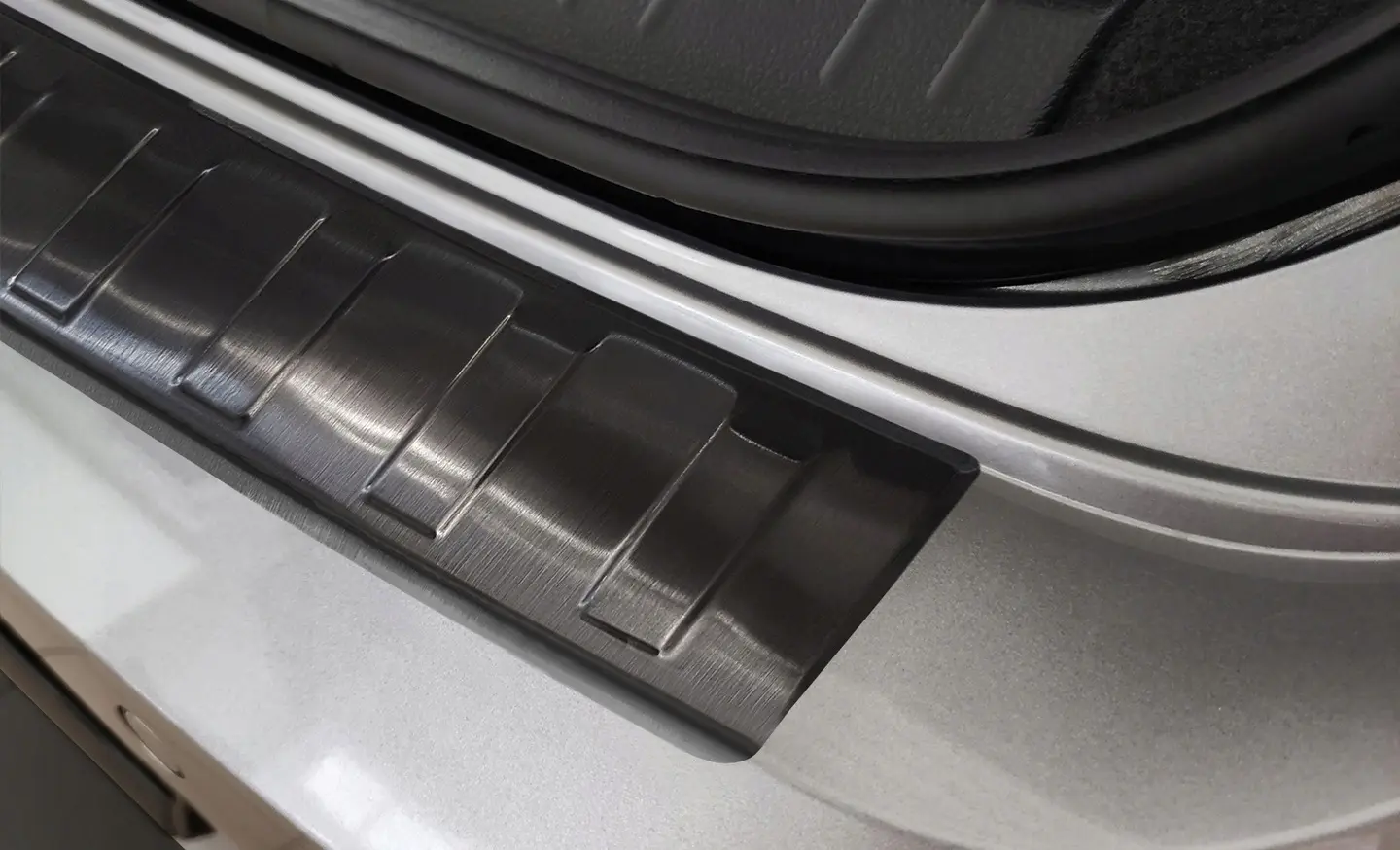 Bakfangerbeskytter VW Passat B8 Sedan 2014 - 2022 | Black Edition – bilde 4