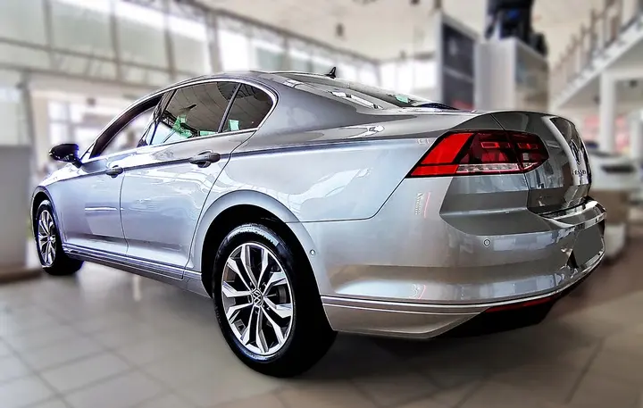 Bakfangerbeskytter VW Passat B8 Sedan 2014 - 2022 | Black Edition – bilde 9