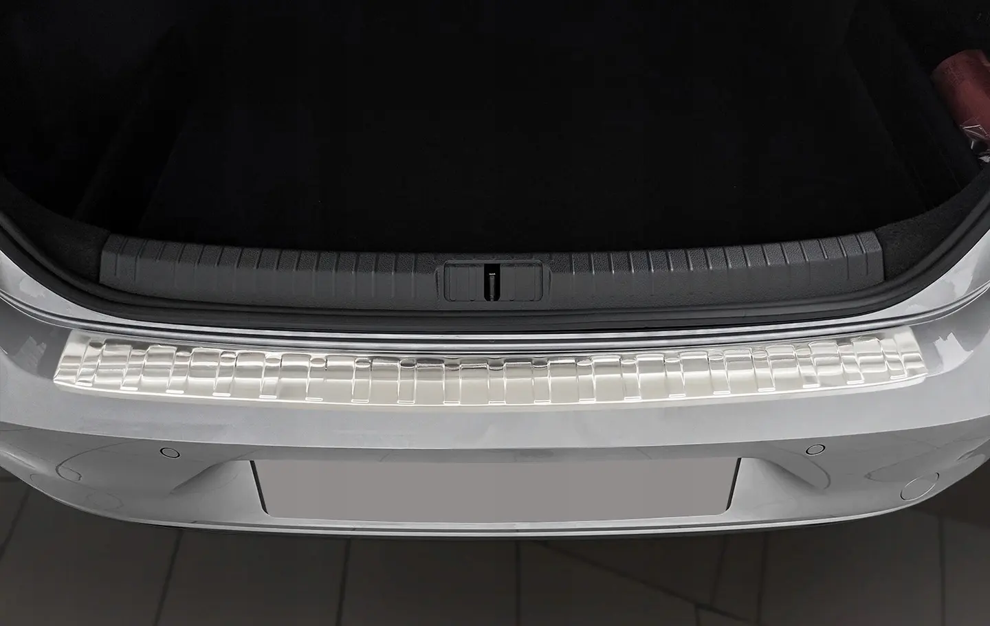 Bakfangerbeskytter VW Passat B8 Sedan 2014 - 2022 | Silver Edition – bilde 2