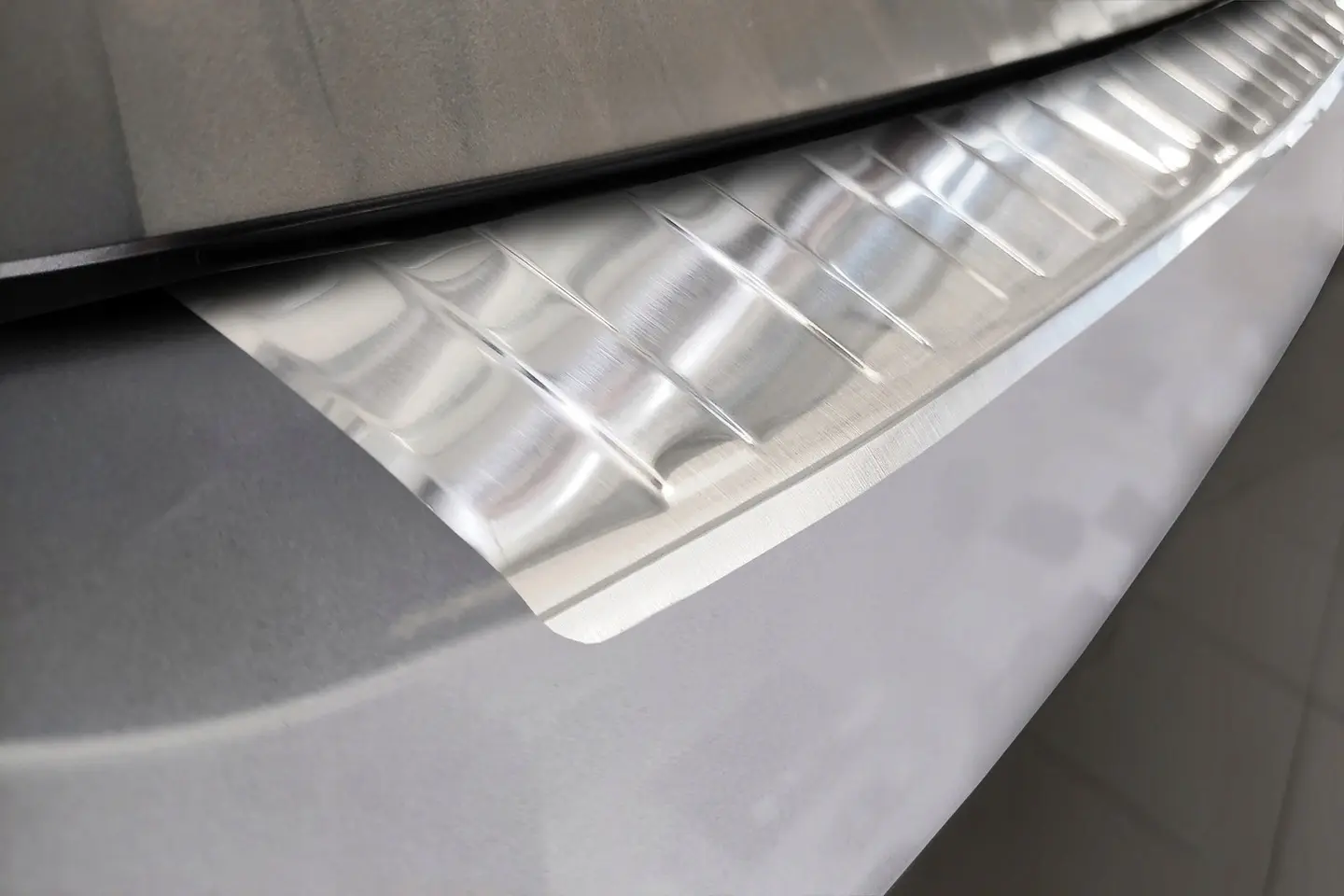 Bakfangerbeskytter VW Passat B8 Sedan 2014 - 2022 | Silver Edition – bilde 3