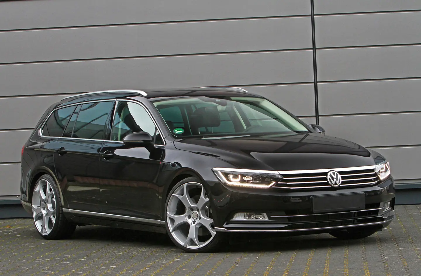Bakfangerbeskytter VW Passat B8 Variant 2014 - 2023 │ Black Edition – bilde 5