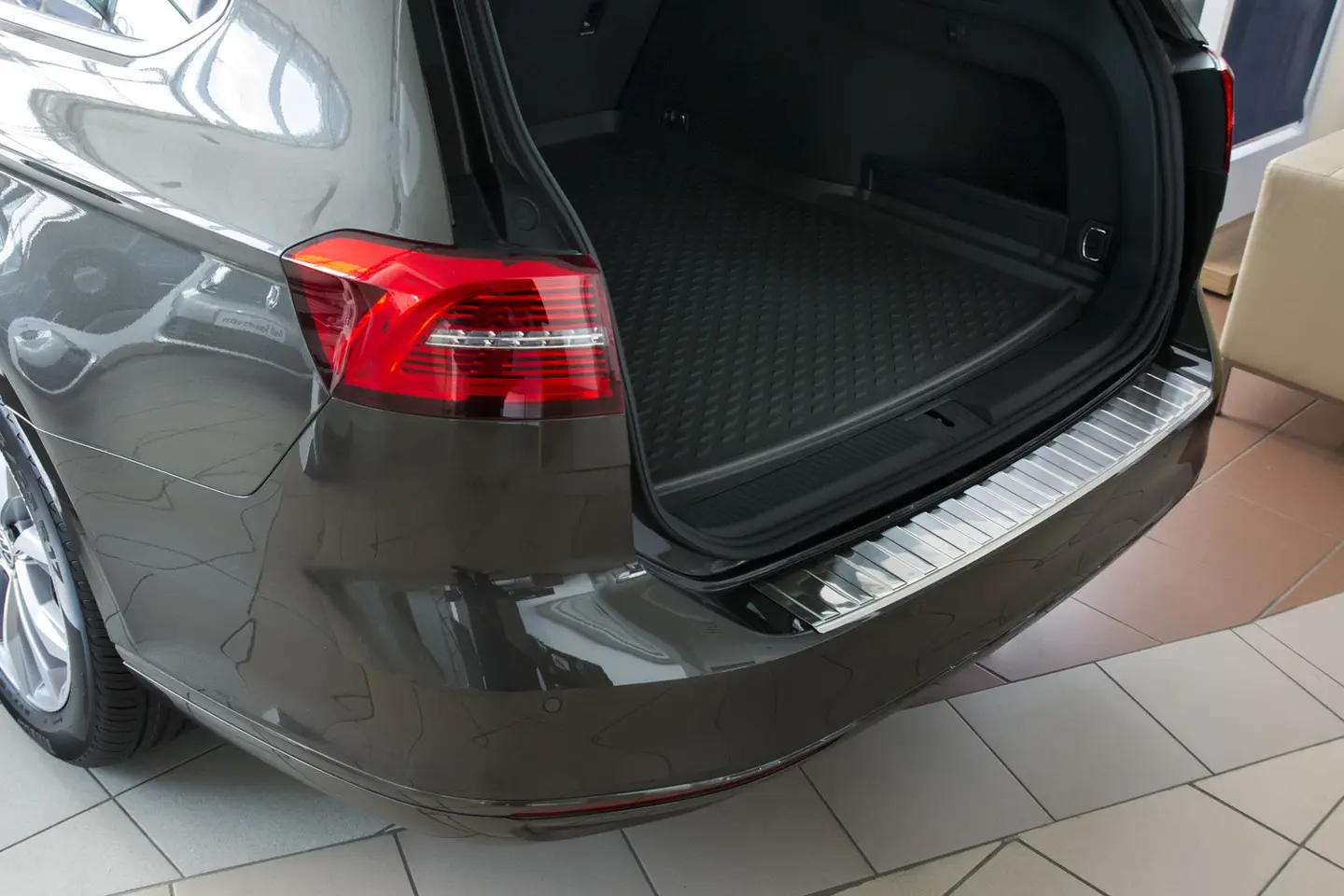 Bakfangerbeskytter VW Passat B8 Variant 2014 - 2023 │ Silver Edition