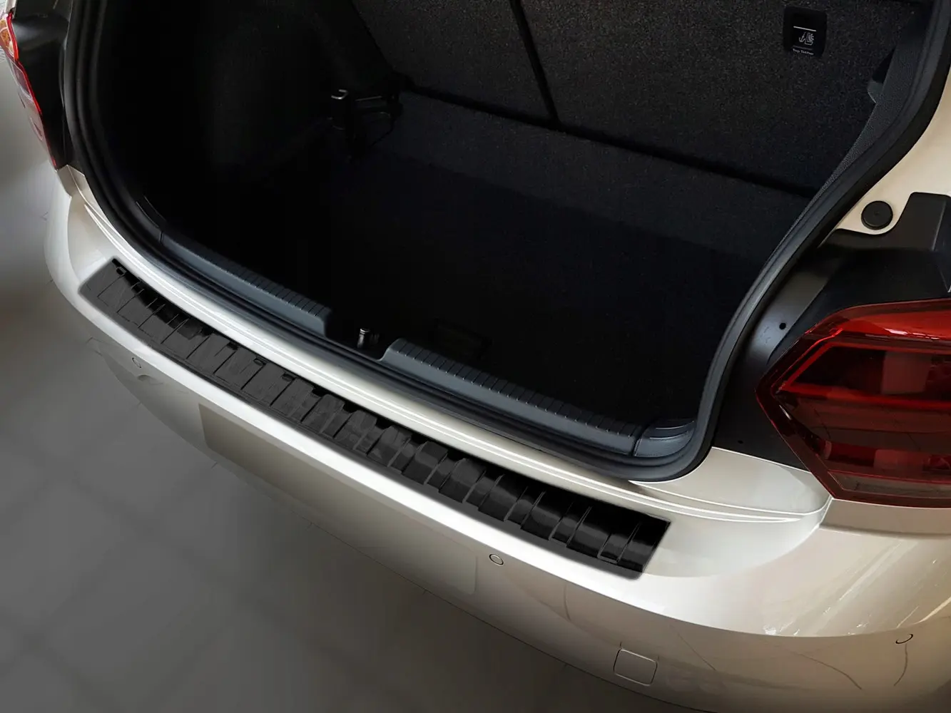 Bakfangerbeskytter VW Polo VI 2017-> │ Black Edition