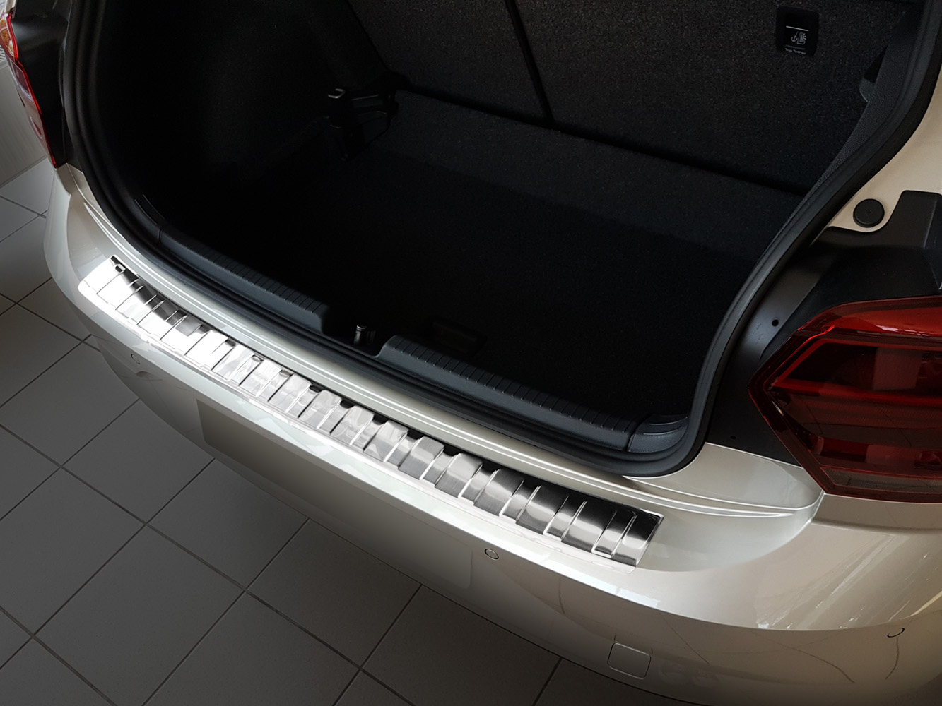 Bakfangerbeskytter VW Polo VI 2017 -> │ Silver Edition