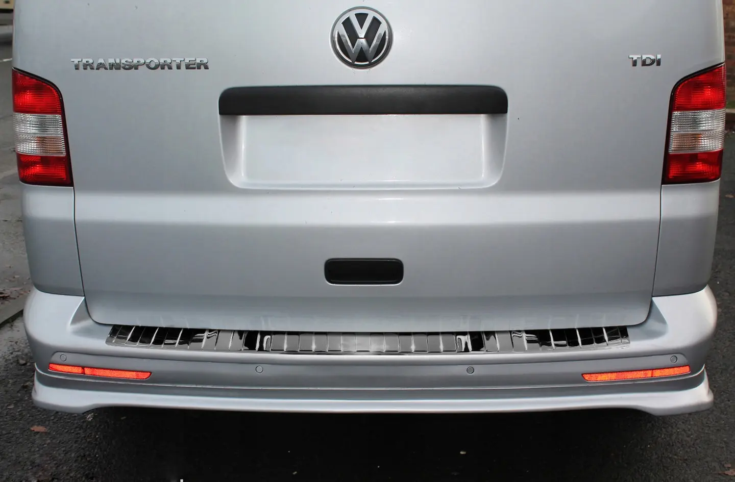 Bakfangerbeskytter VW T5 2003 - 2015 │ Black Edition – bilde 2