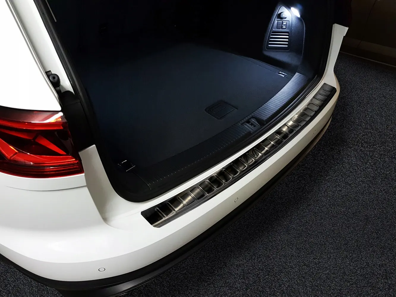 Bakfangerbeskytter VW Touareg CR 2018 -> │ Black Edition – bilde 2