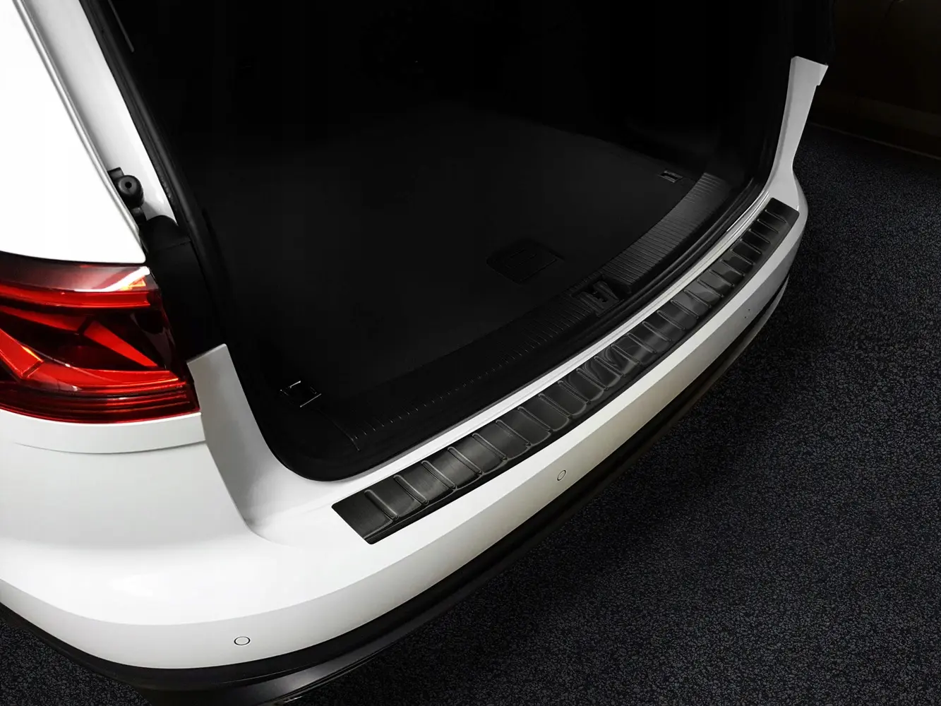 Bakfangerbeskytter VW Touareg CR 2018 -> │ Black Edition