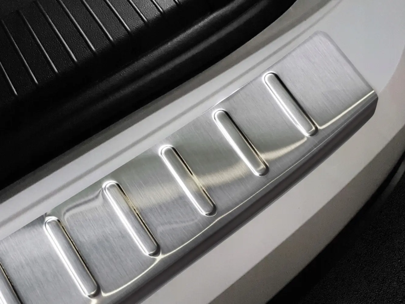 Bakfangerbeskytter VW Touareg CR 2018 -> │ Silver Edition – bilde 3