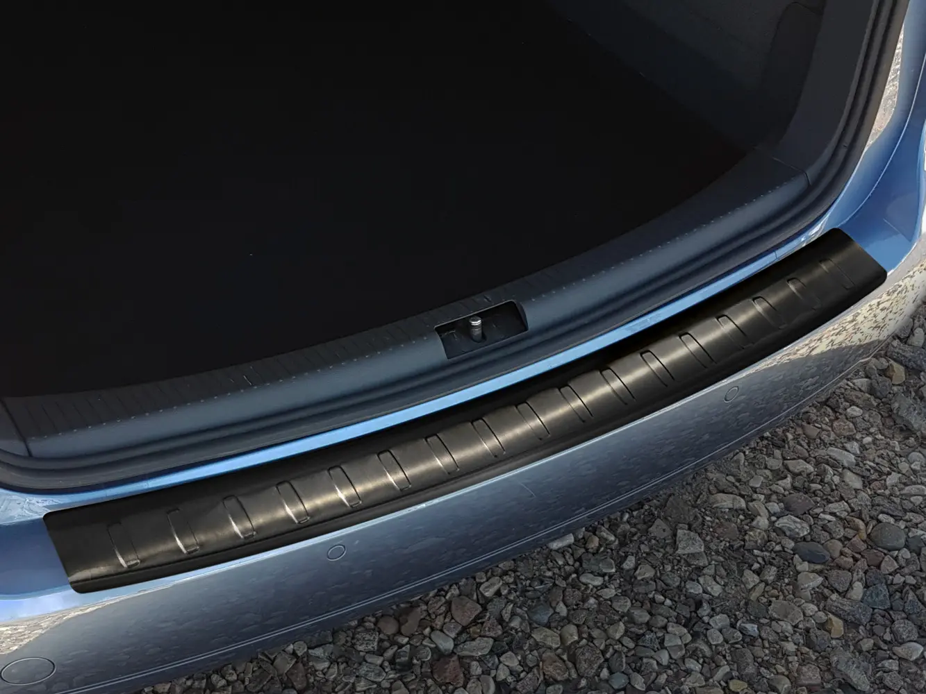 Bakfangerbeskytter VW Touran II 2010 - 2015 │ Black Edition – bilde 2