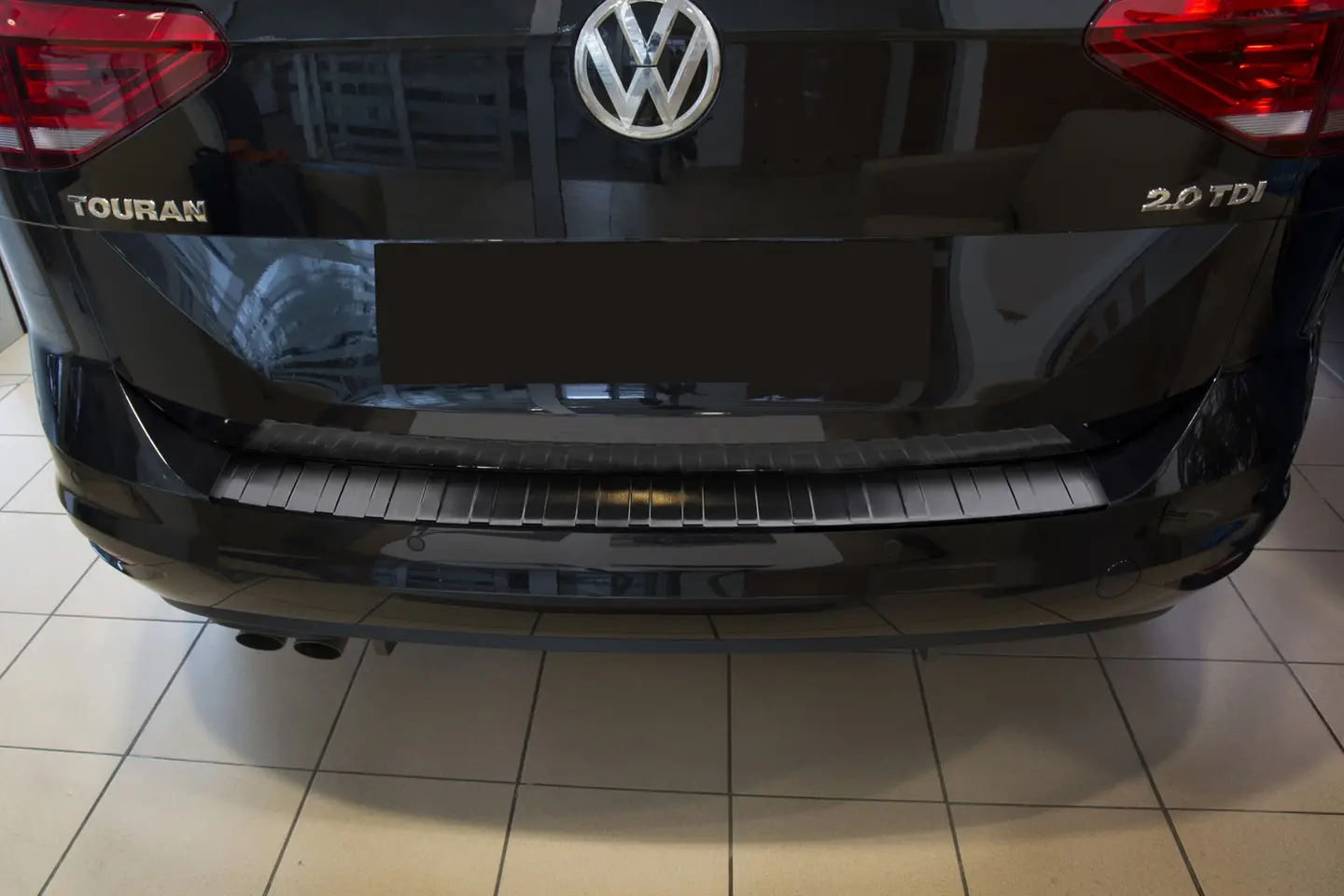 Bakfangerbeskytter VW Touran II 2015 -> │ Black Edition