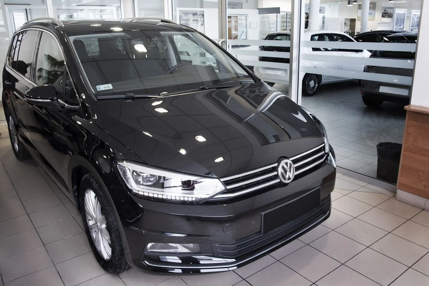Bakfangerbeskytter VW Touran II 2015 -> │ Black Edition – bilde 7