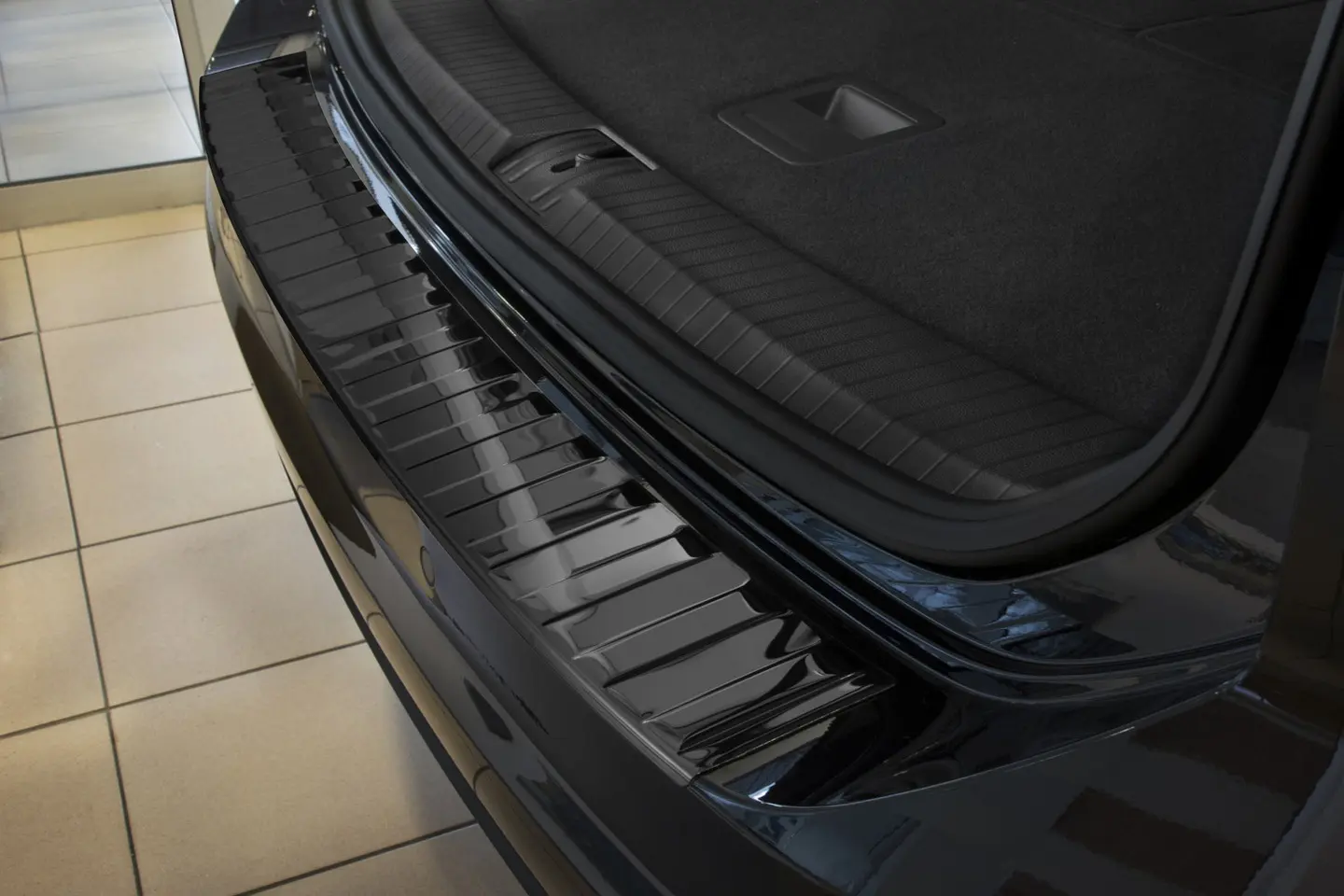 Bakfangerbeskytter VW Touran III 2015 -> │ Black Edition – bilde 3