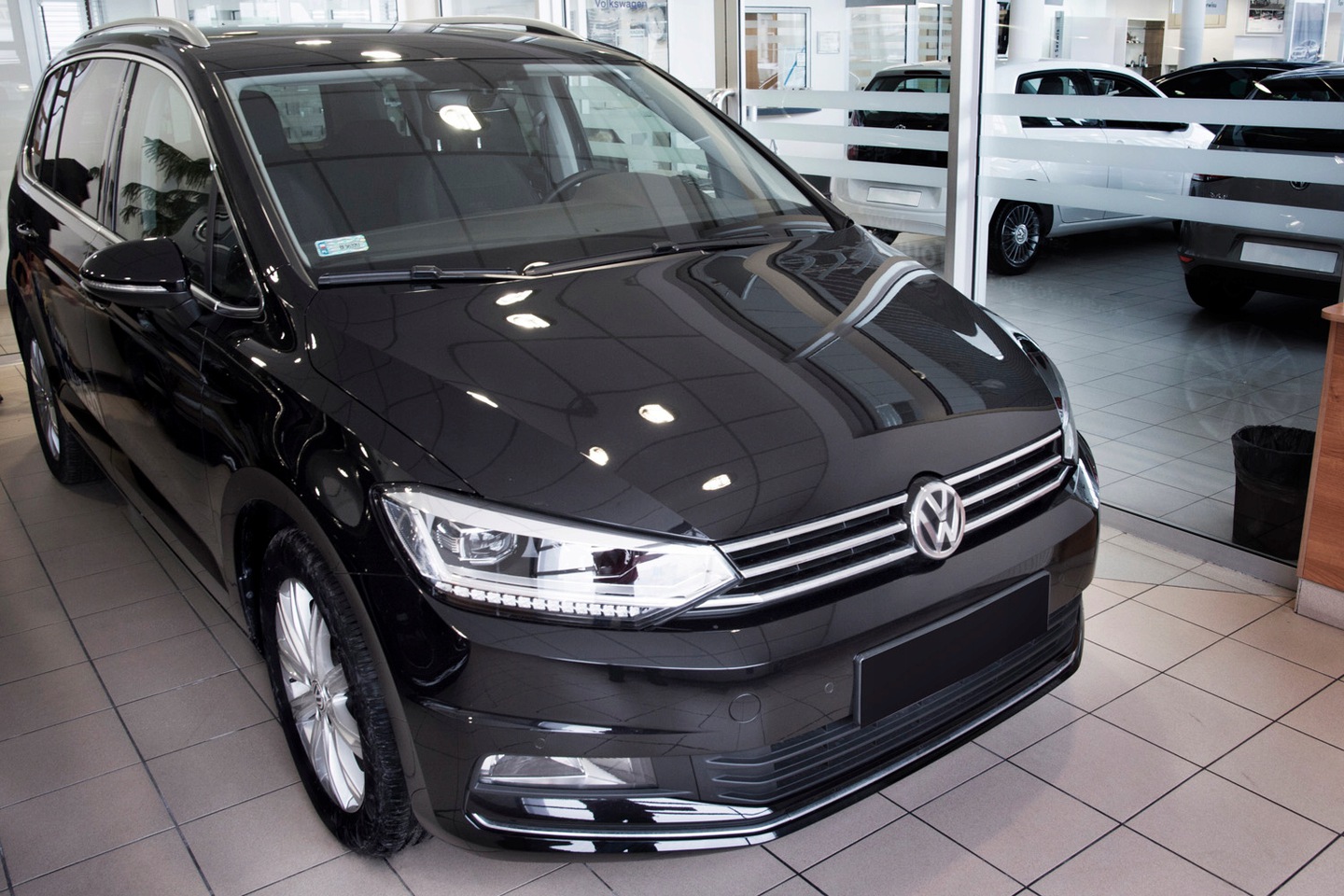 Bakfangerbeskytter VW Touran III 2015 -> │ Black Edition – bilde 8