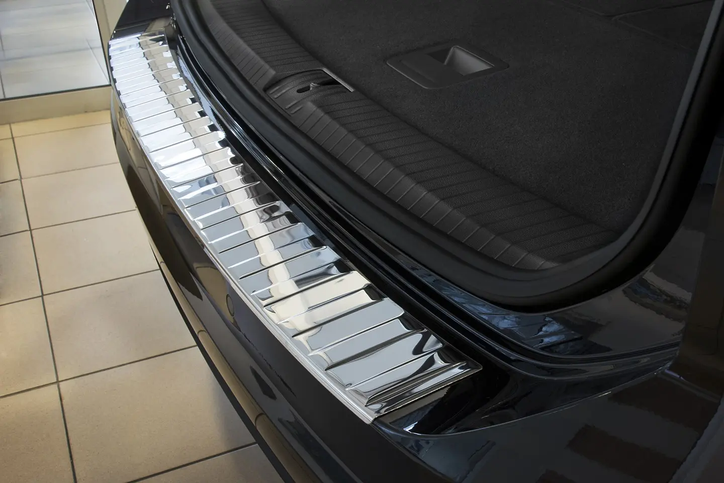 Bakfangerbeskytter VW Touran III / R-Line 2015 -> │ Silver Edition – bilde 2
