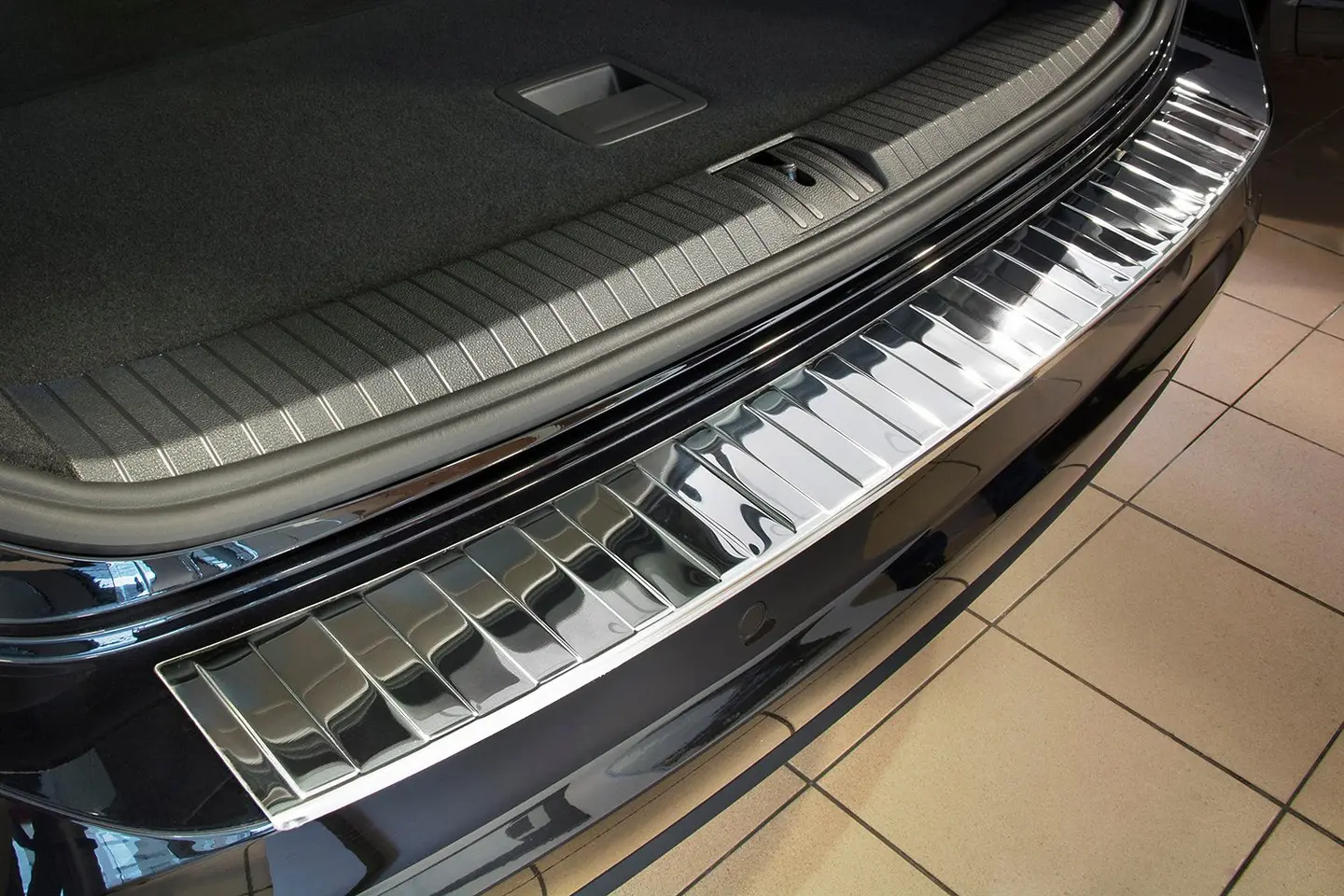 Bakfangerbeskytter VW Touran III / R-Line 2015 -> │ Silver Edition – bilde 3