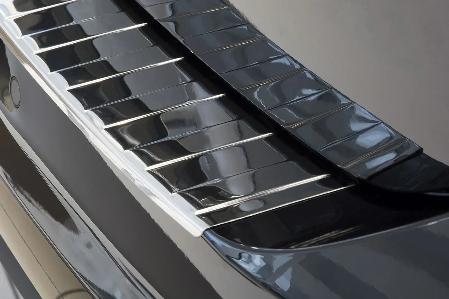 Bakfangerbeskytter VW Touran III / R-Line 2015 -> │ Silver Edition – bilde 4