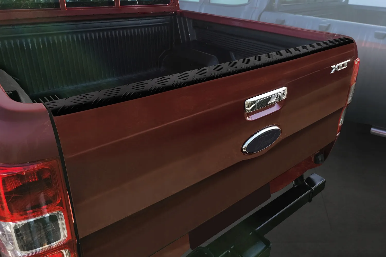 Baklukebeskytter Ford Ranger 2011 - 2022 │ Deksel til bakluken - Tailgate Rail Guard Cap Protector