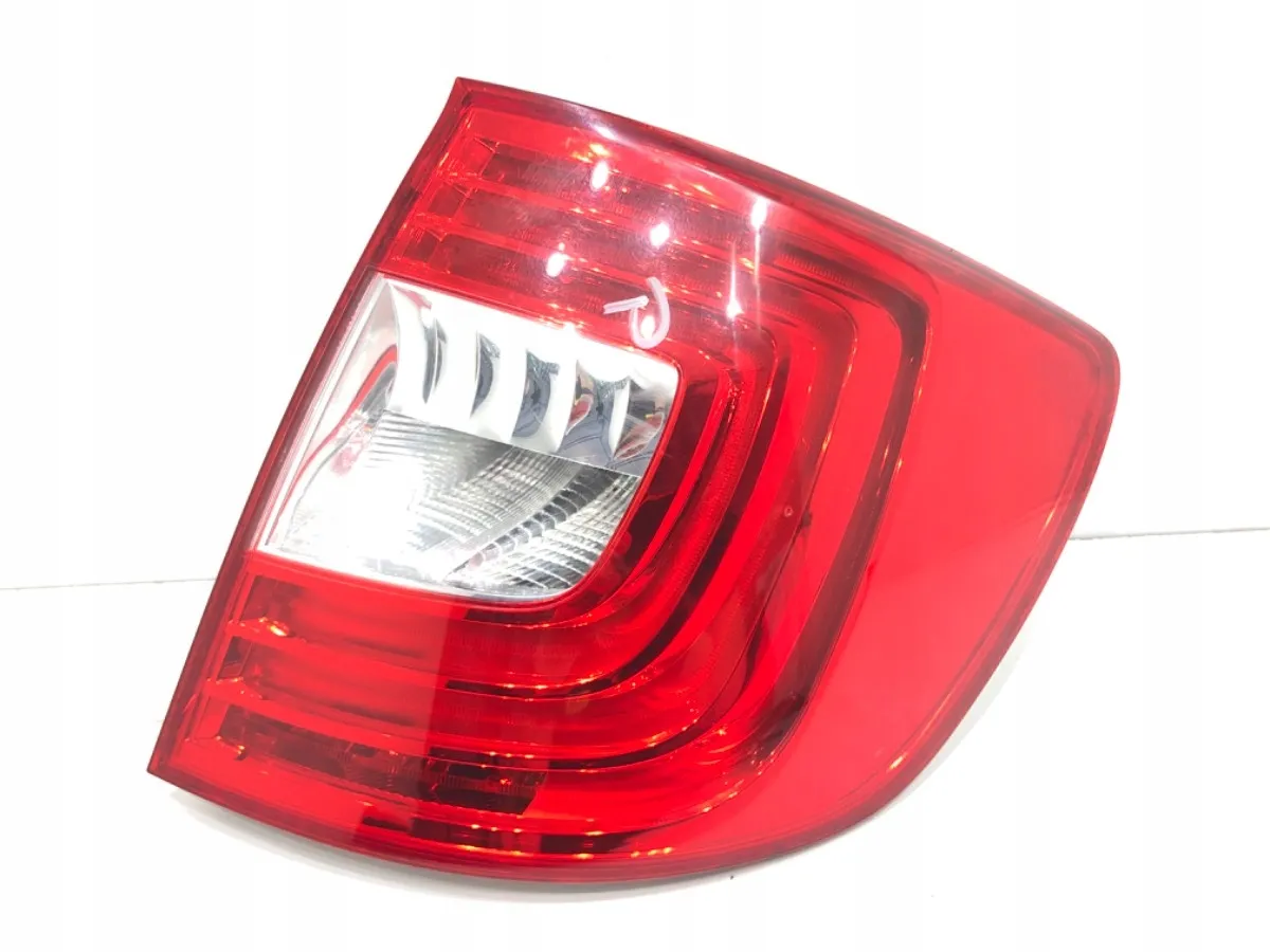 Baklykt Skoda Superb II Stasjonsvogn  │ høyre side - Genuine® Read LED Light