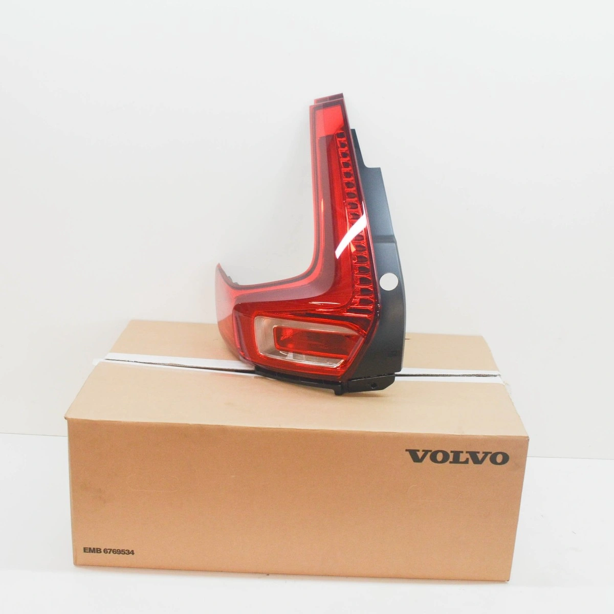 Baklykt Volvo XC40 2018- │ Genuine® venstre side