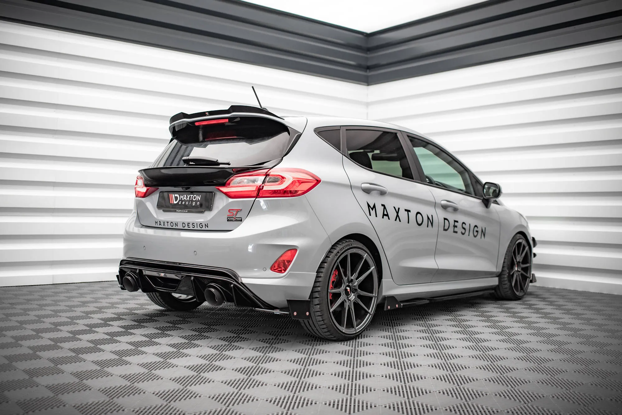 Bakrutespoiler Ford Fiesta Mk7 2016 - 2023 | Glossy Black Edition – bilde 3
