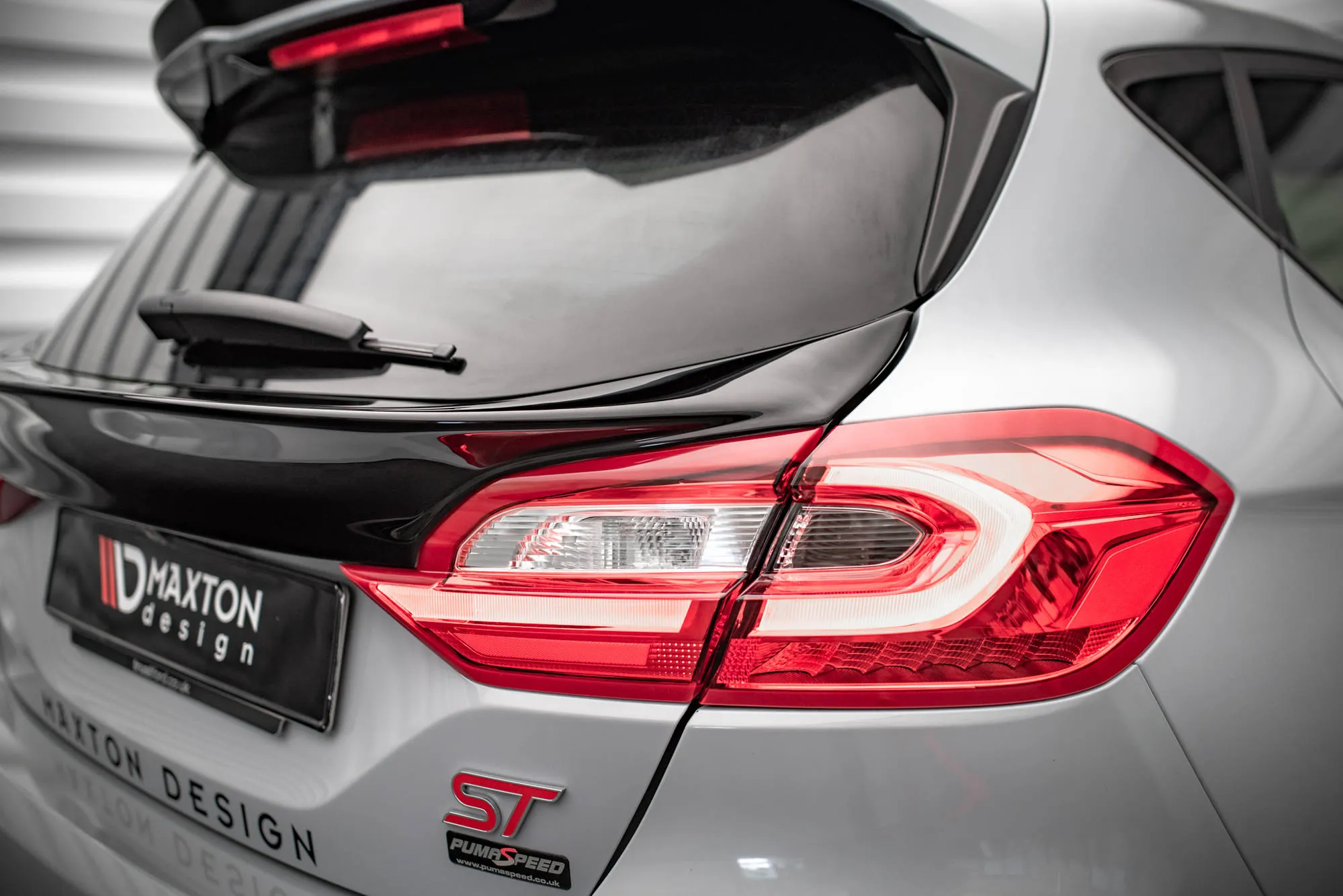 Bakrutespoiler Ford Fiesta Mk7 2016 - 2023 | Glossy Black Edition – bilde 4