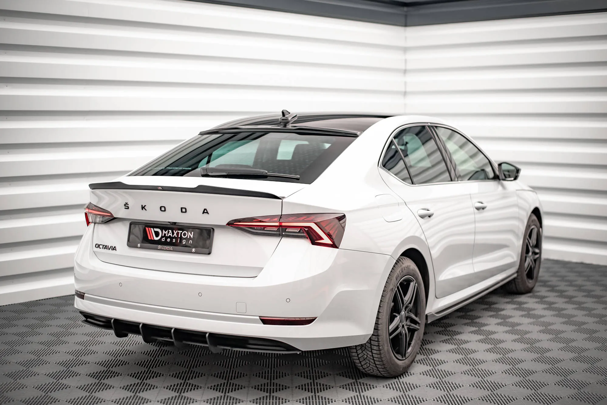 Bakrutespoiler Skoda Octavia IV 2019-> | Glossy Black Edition – bilde 2