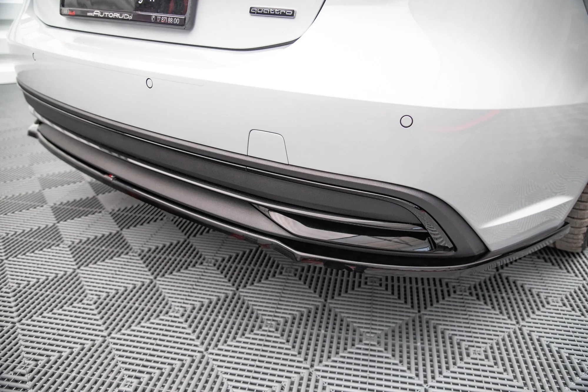 Baksplitter Audi A7 Sportback 4K 2018 -> | Glossy Black Edition