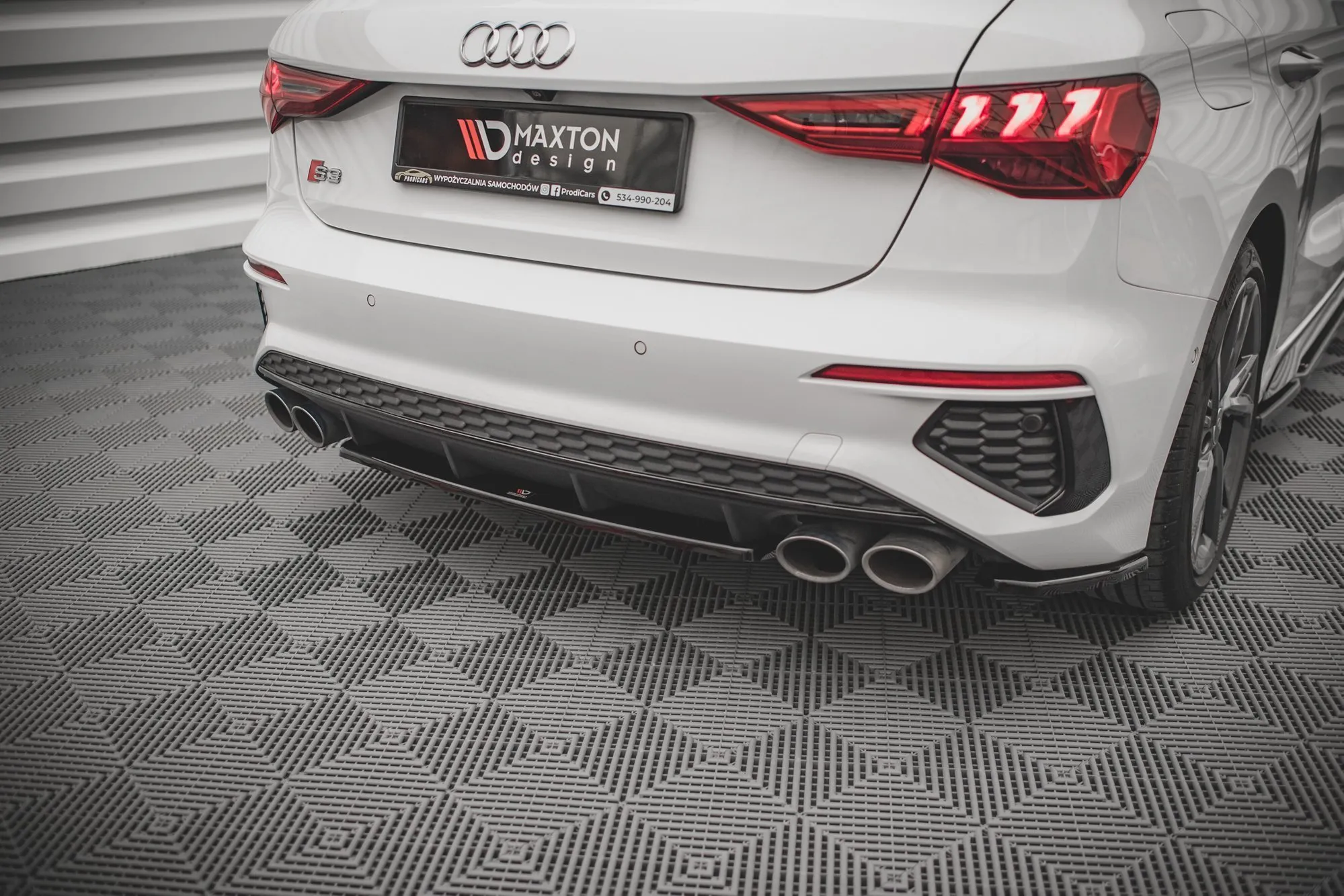 Baksplitter Audi S3/ A3 S-Line (8Y) 2020 -> | Glossy Black Edition
