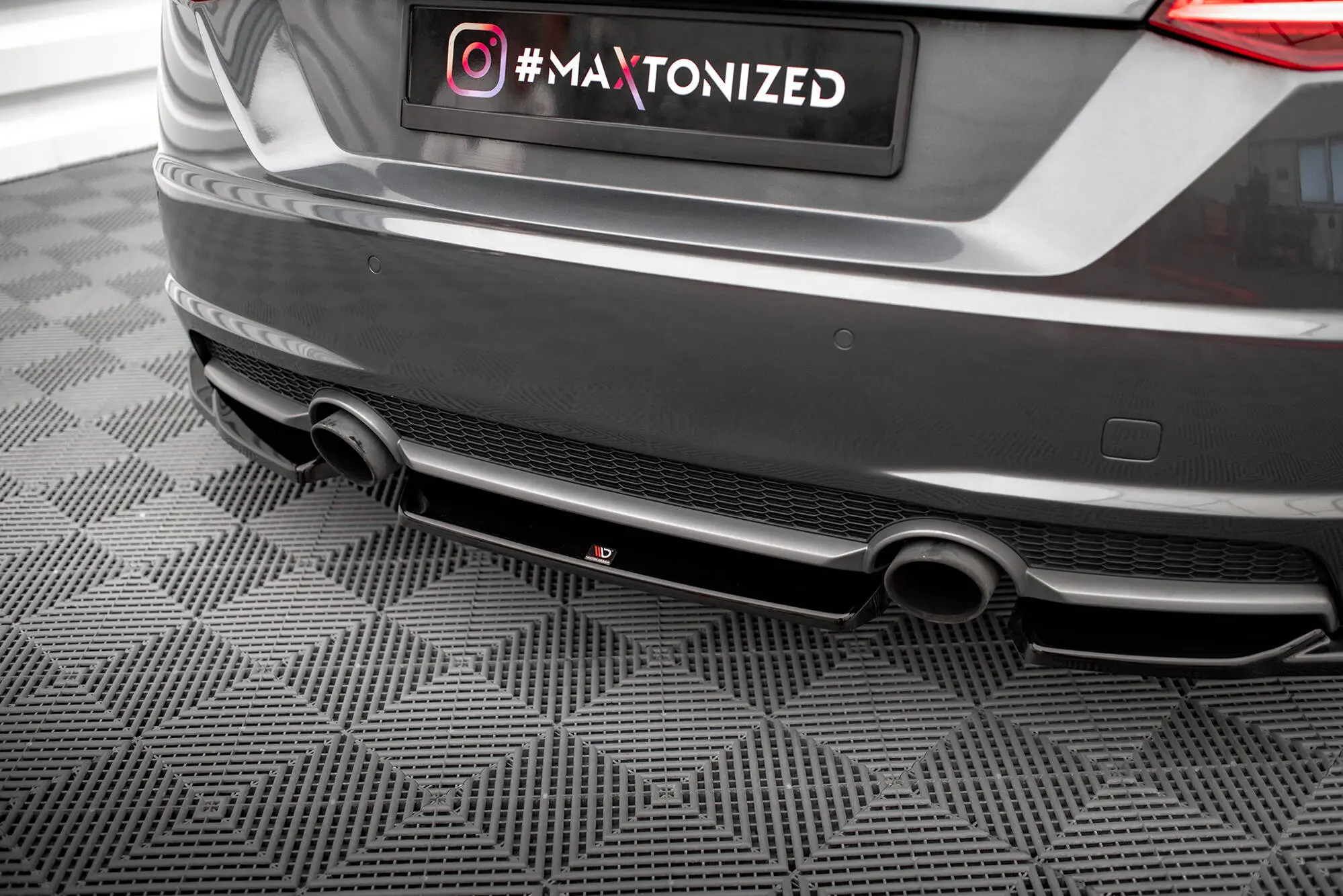 Baksplitter Audi TT (8S) S-Line 2014 - 2018 | Glossy Black Edition – bilde 4