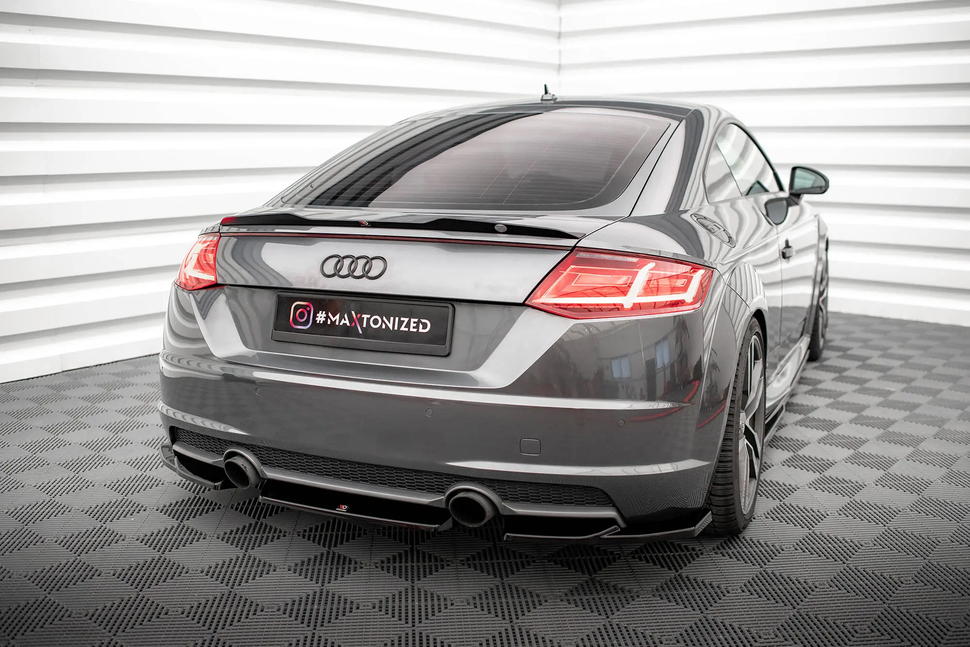 Baksplitter Audi TT (8S) S-Line 2014 - 2018 | Glossy Black Edition – bilde 5