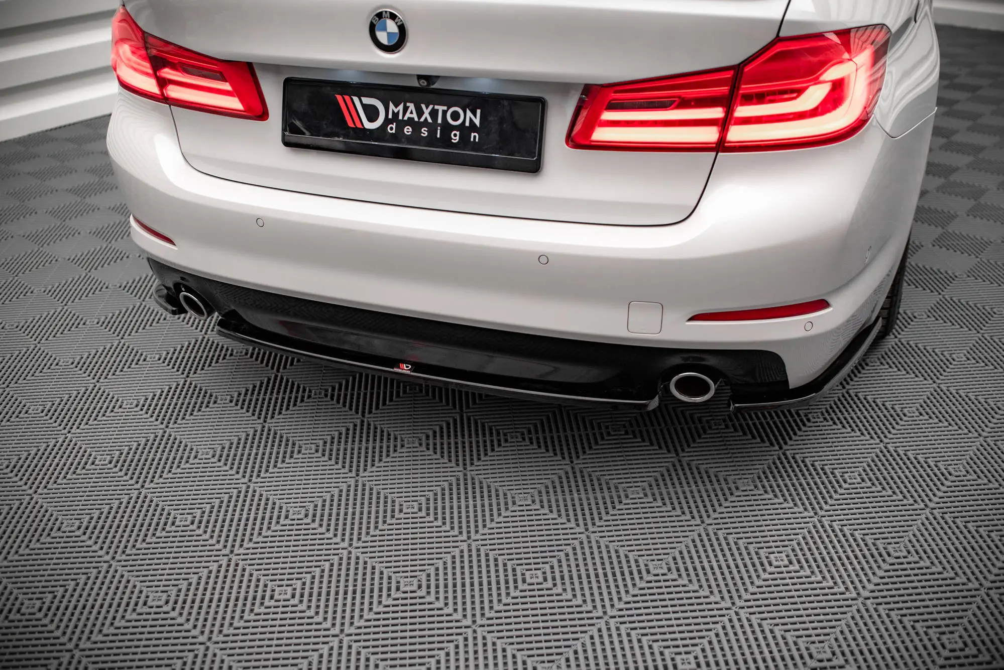 Baksplitter BMW 5 (G30) 2017 - 2020 | Glossy Black Edition