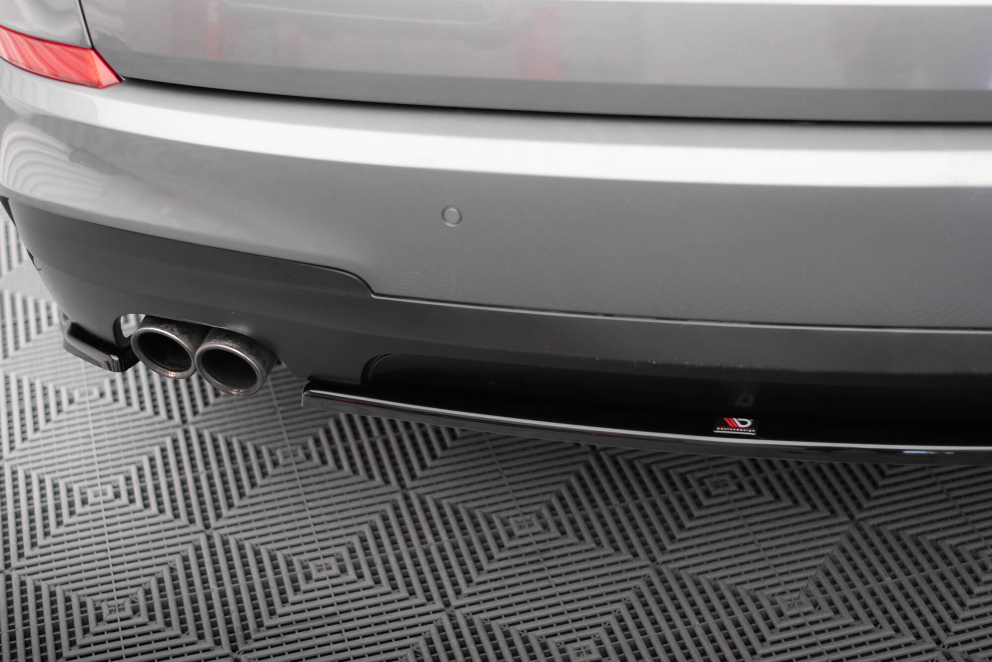 Baksplitter BMW 5 GT (F07) M-Pakke 2009 - 2013 | Glossy Black Edition – bilde 4