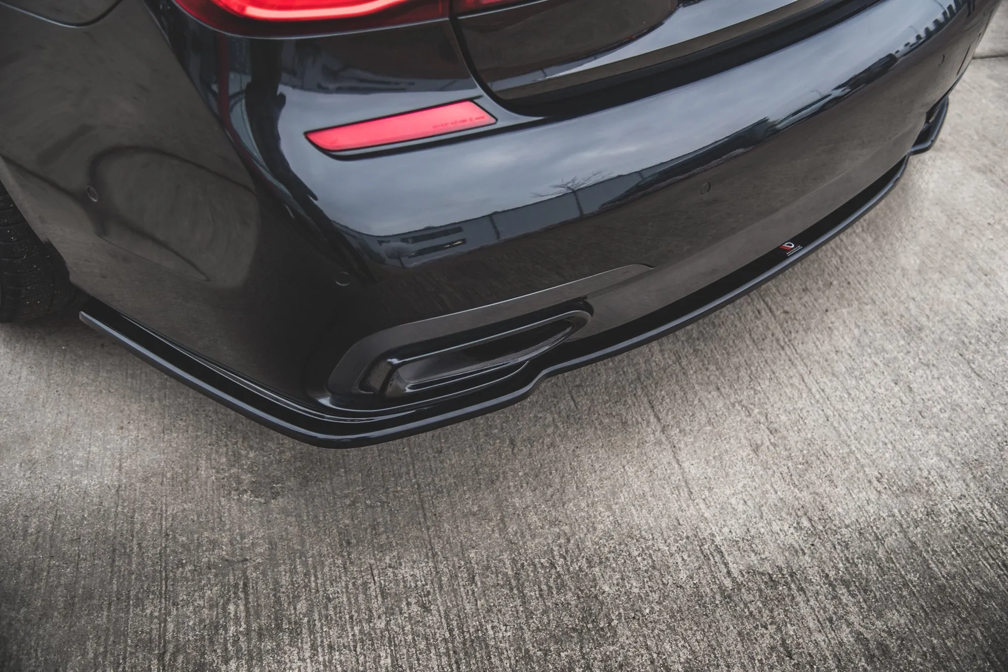 Baksplitter BMW 7 (G11) M-pakke 2015-2018 | Glossy Black Edition – bilde 3