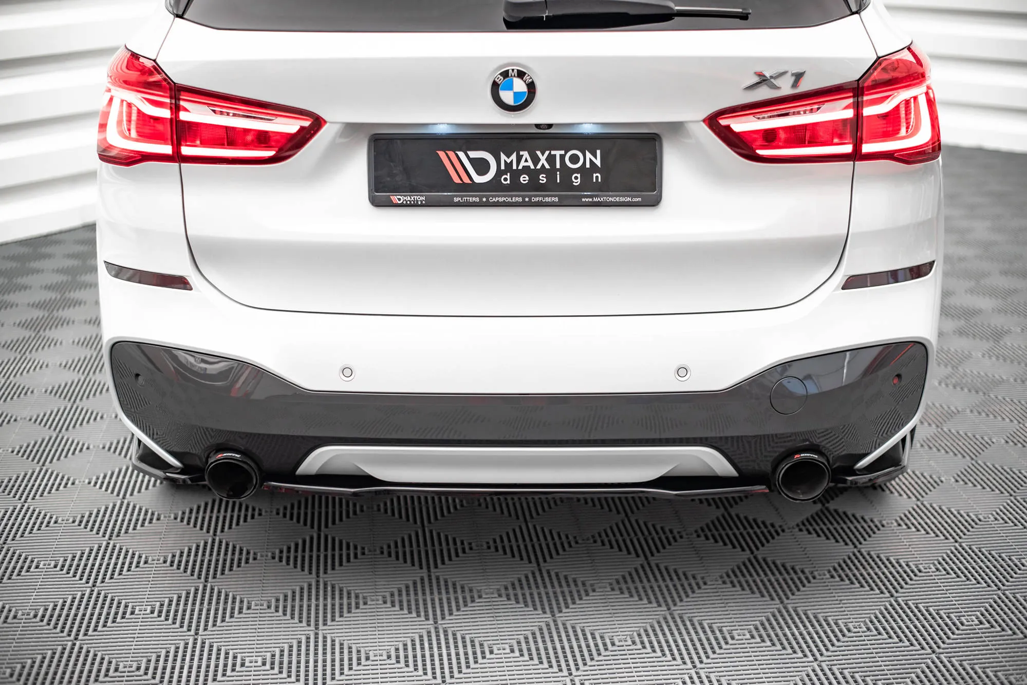 Baksplitter BMW X1 M-Pack F48 2015-2019 | Glossy Black Edition