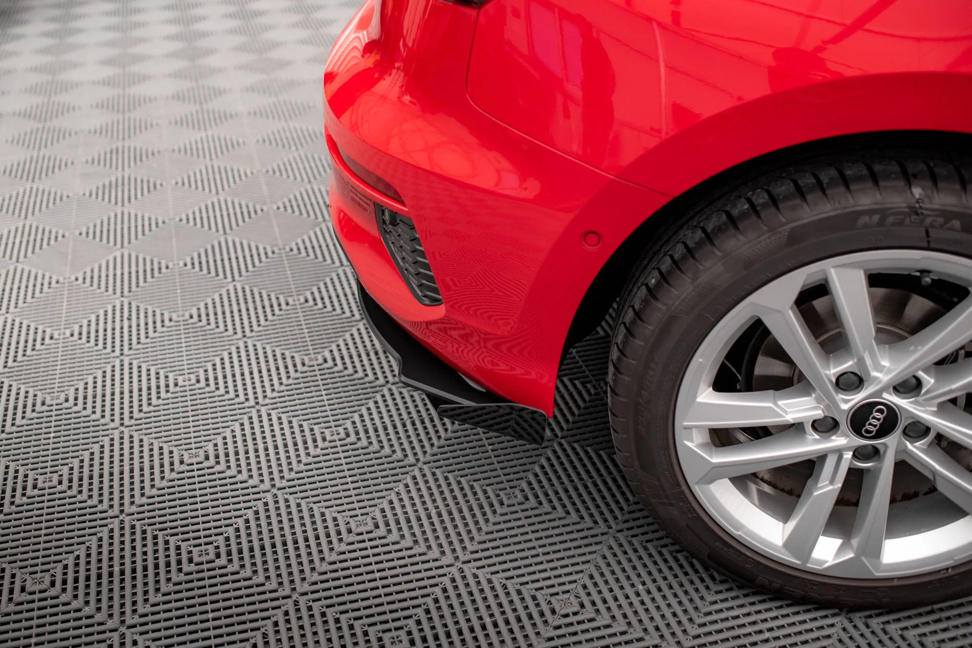 Baksplitter-flopper Audi A3 8Y 2020 -> | Glossy Black Edition