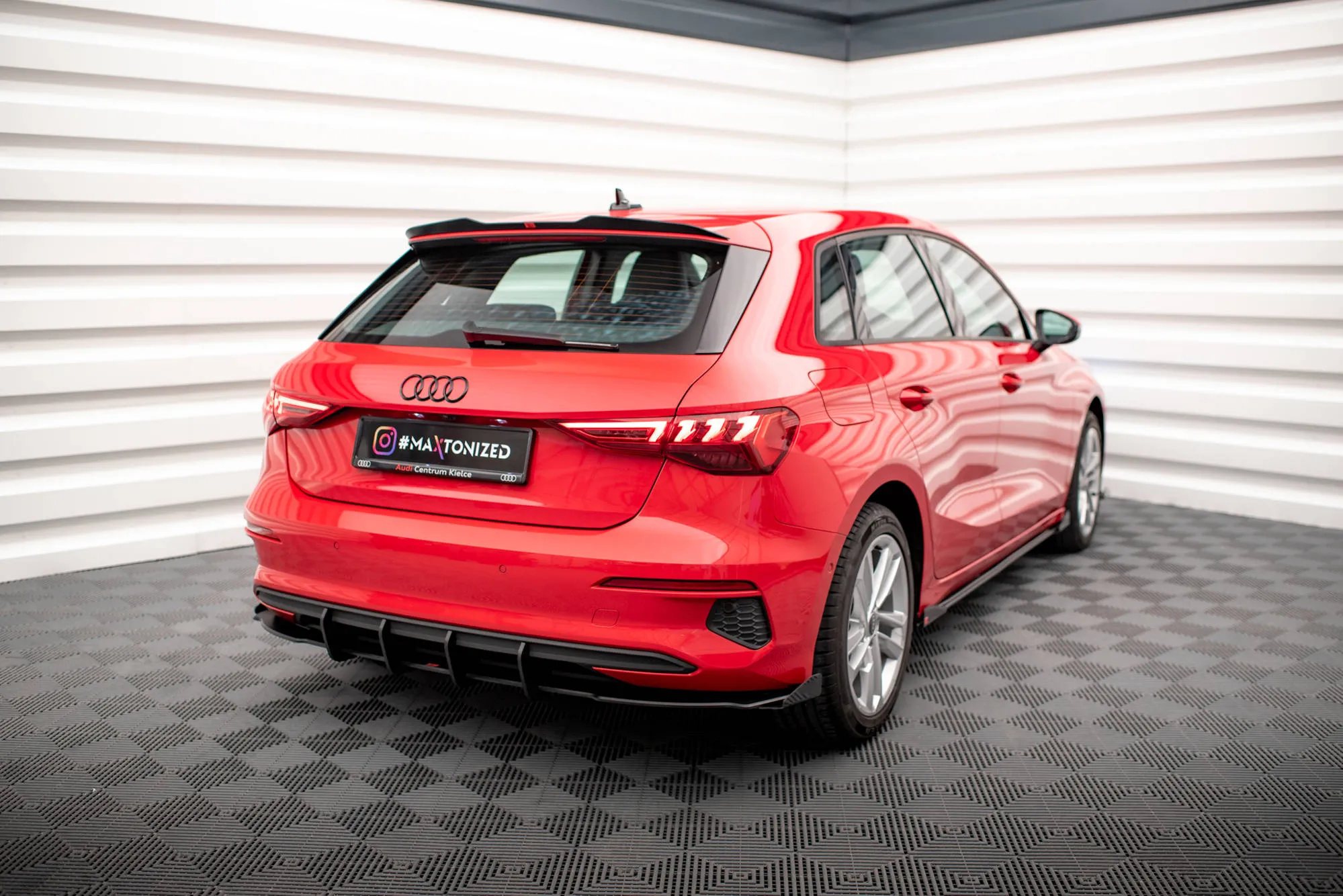 Baksplitter-flopper Audi A3 8Y 2020 -> | Glossy Black Edition – bilde 2