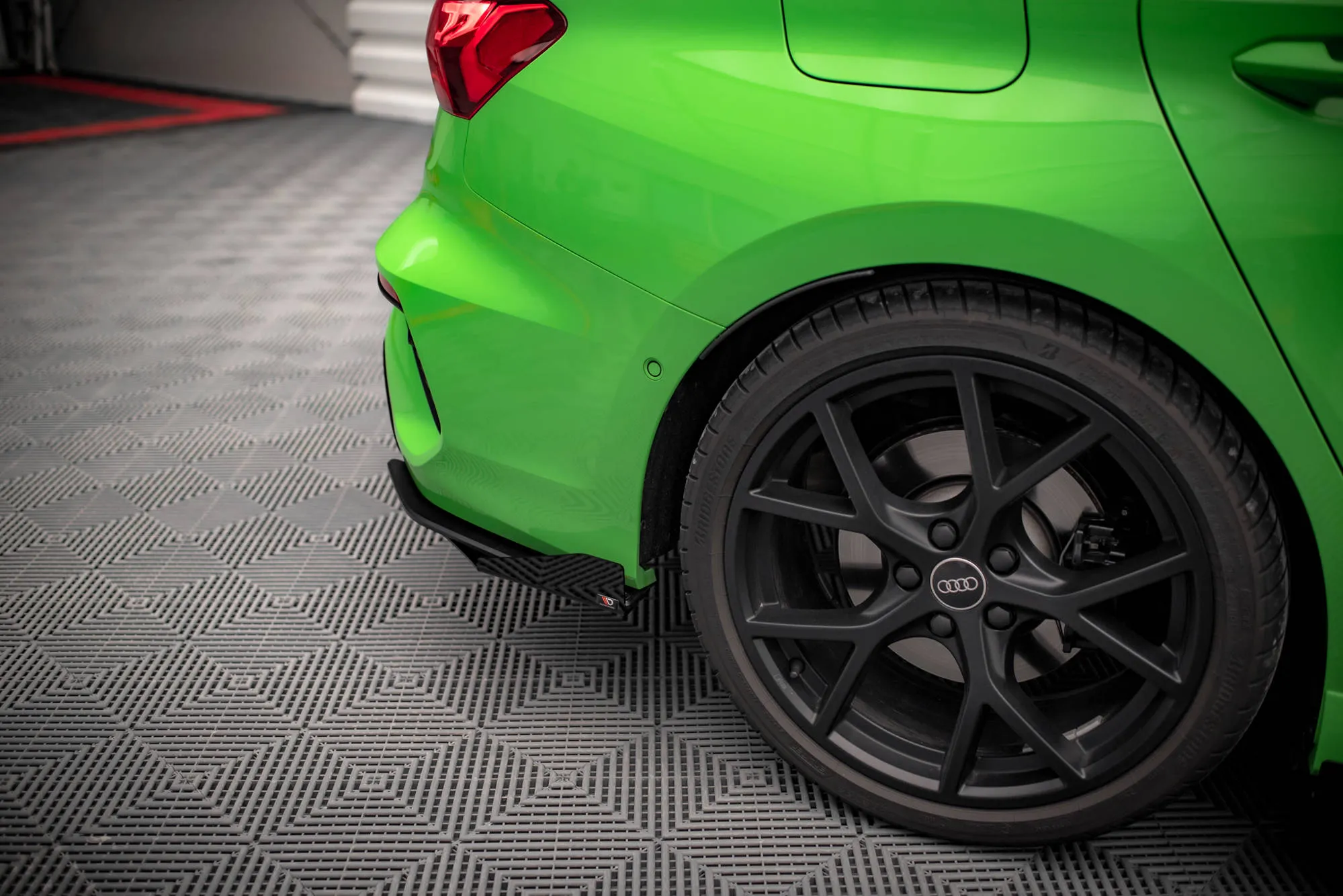 Baksplitter-flopper Audi RS3 8Y 2020-> | Glossy Black Edition – bilde 3