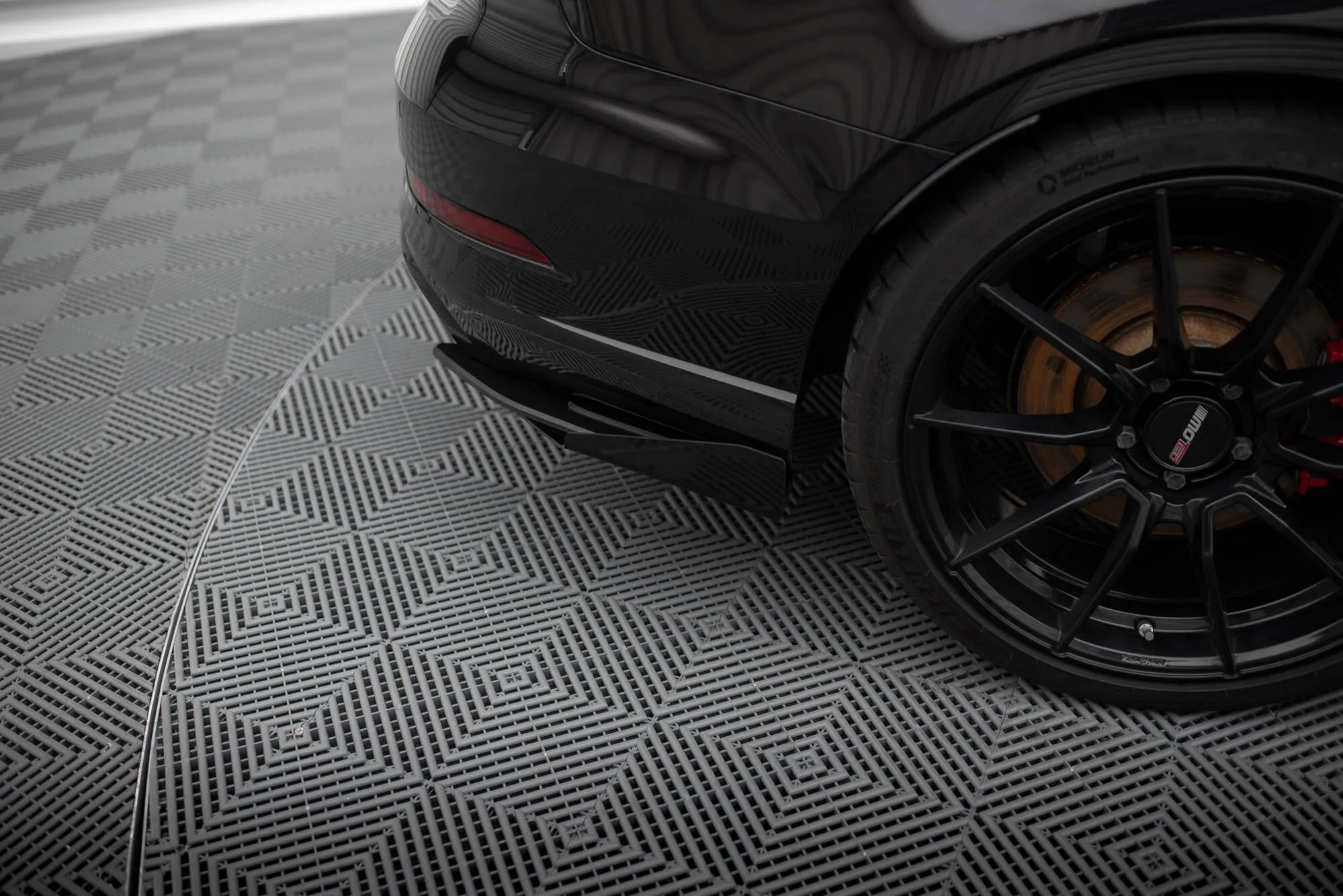 Baksplitter-flopper Audi RS3 Sedan (8V) facelift 2017 - 2020 | Glossy Black Edition
