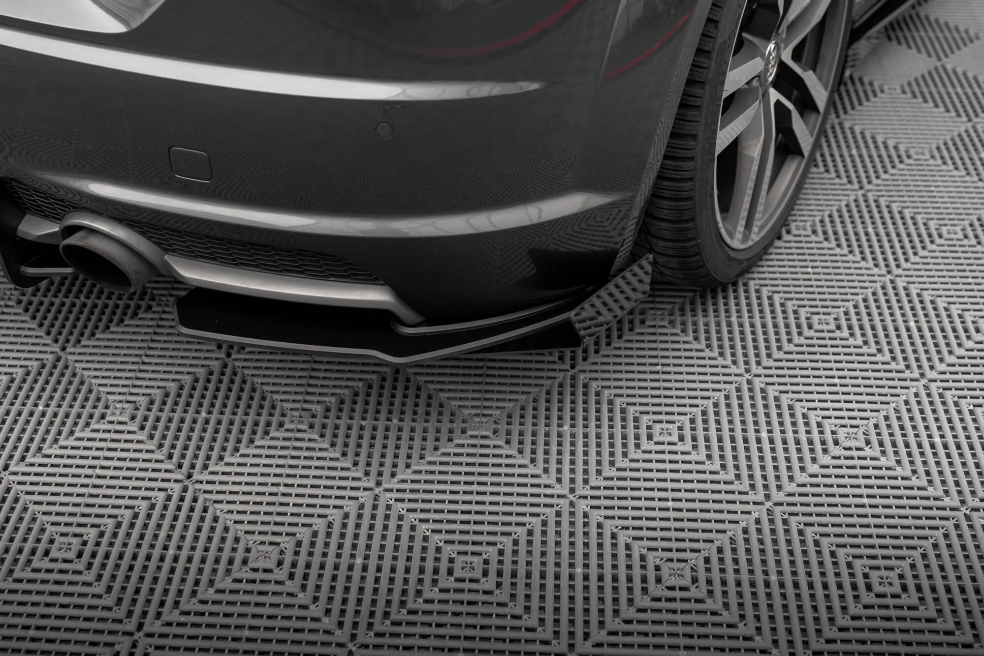 Baksplitter-flopper Audi TT S (8S) / Audi TT S-Line (8S) 2014 - 2018 | Glossy Black Edition – bilde 3