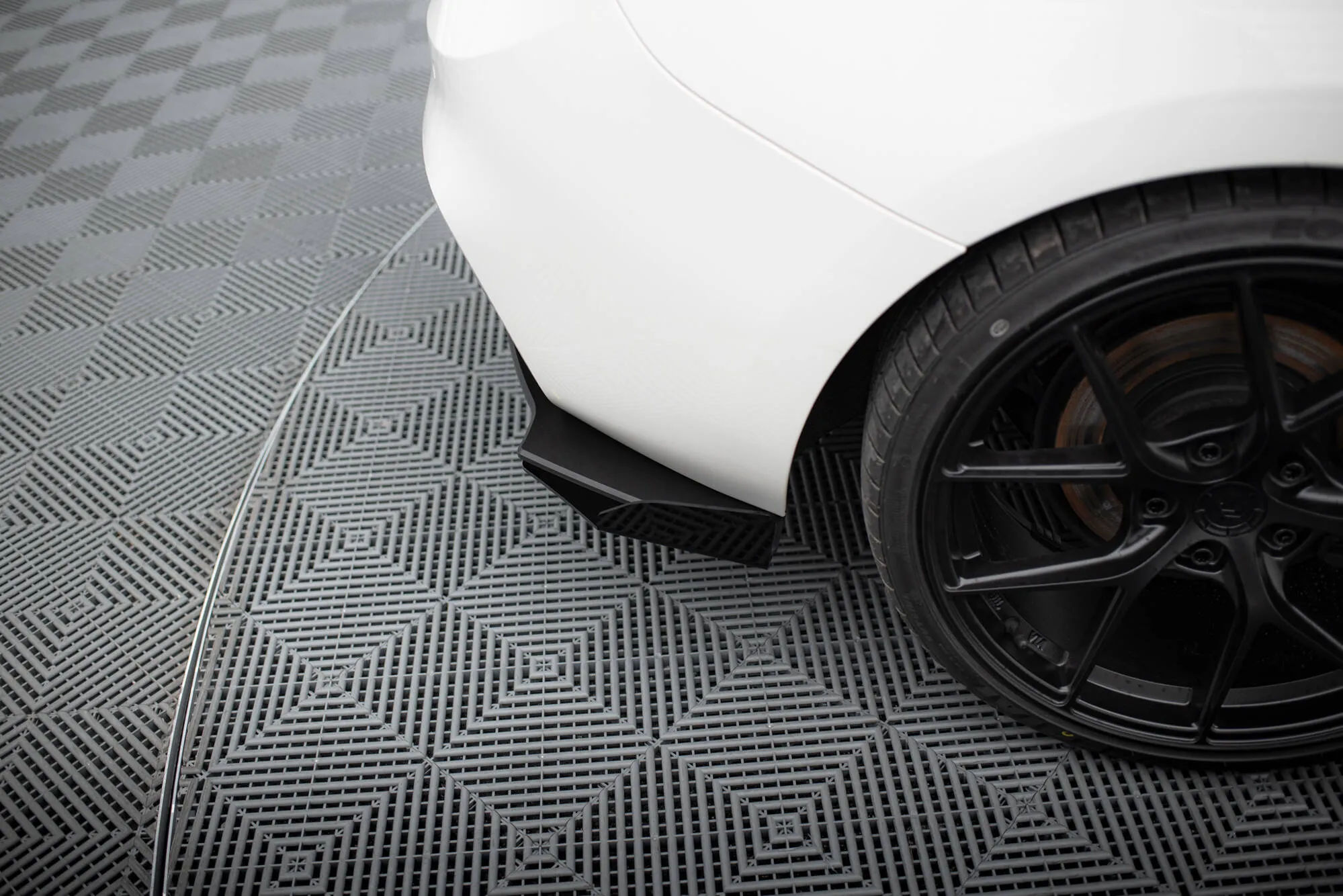 Baksplitter-flopper BMW 1 (F20) M Pack LCI 2015 - 2019 | Glossy Black Edition