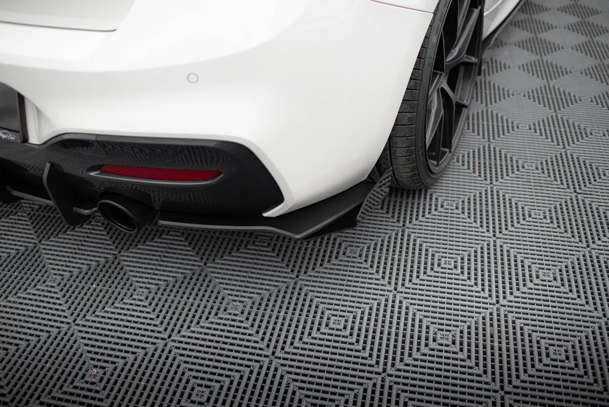 Baksplitter-flopper BMW 1 (F20) M Pack LCI 2015 - 2019 | Glossy Black Edition – bilde 3
