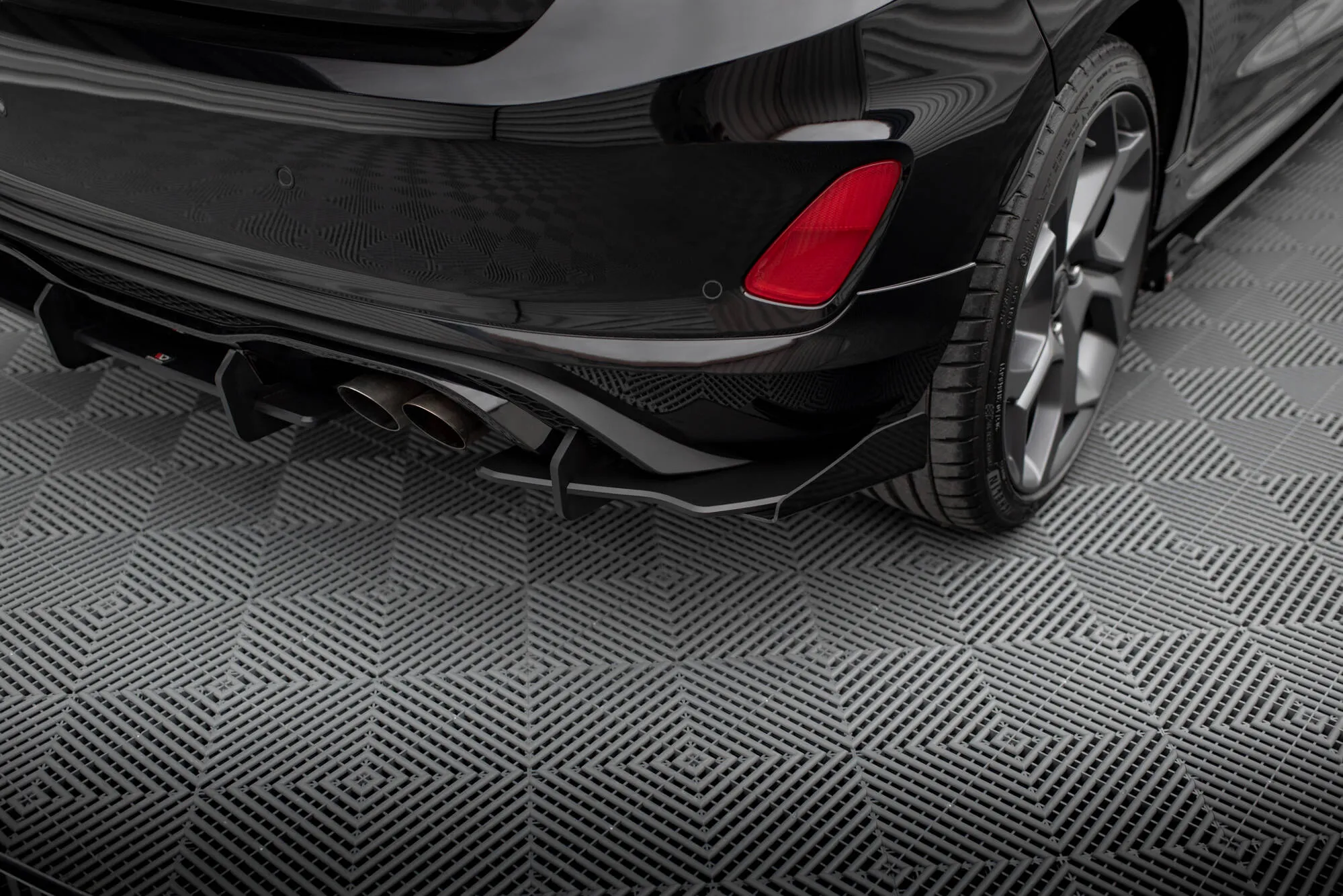 Baksplitter-flopper Ford Fiesta Mk7 ST / ST-Line 2016 - 2023 | Glossy Black Edition