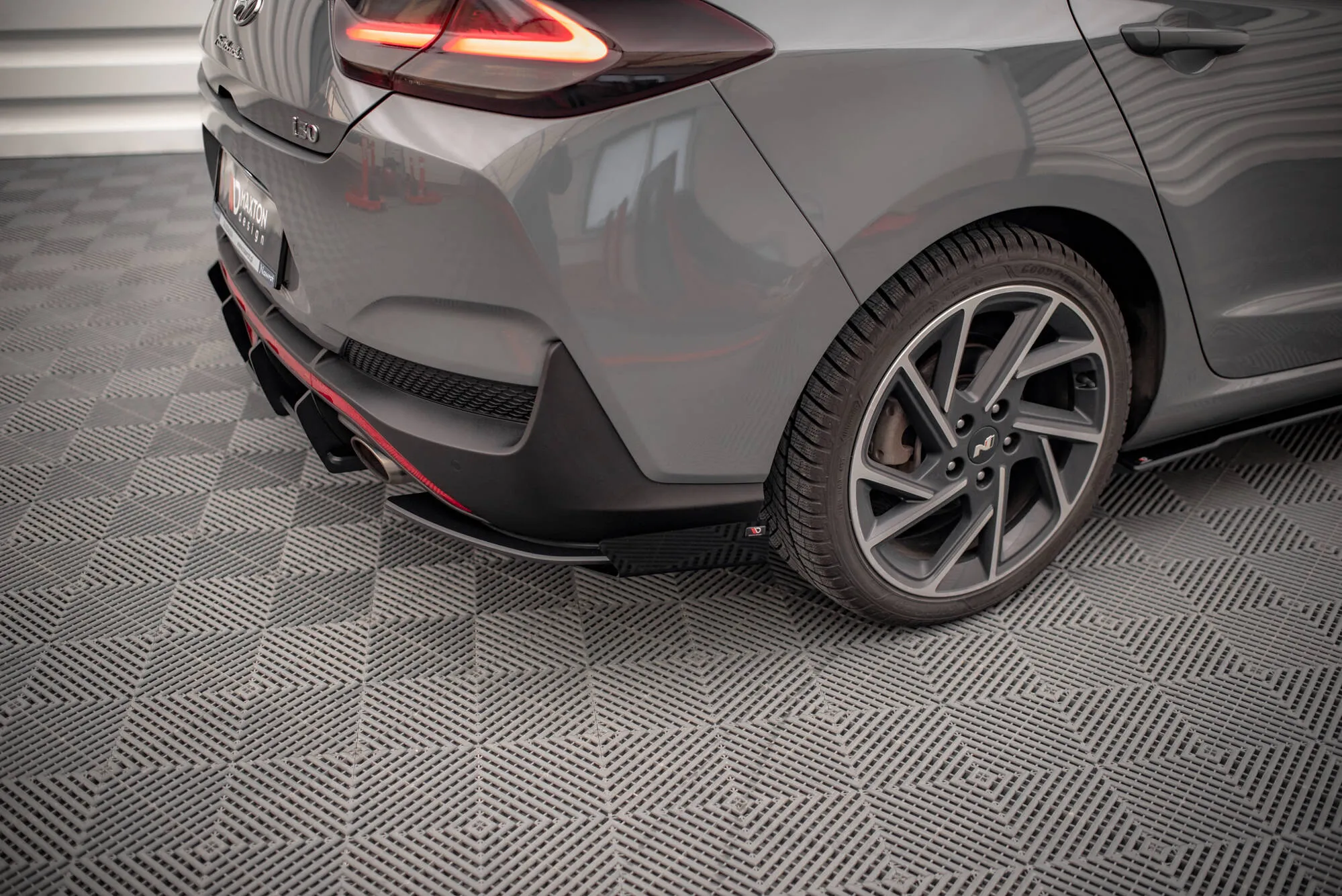 Baksplitter-flopper Hyundai I30 (Mk3 Facelift) 2020-2026 | Glossy Black Edition – bilde 5