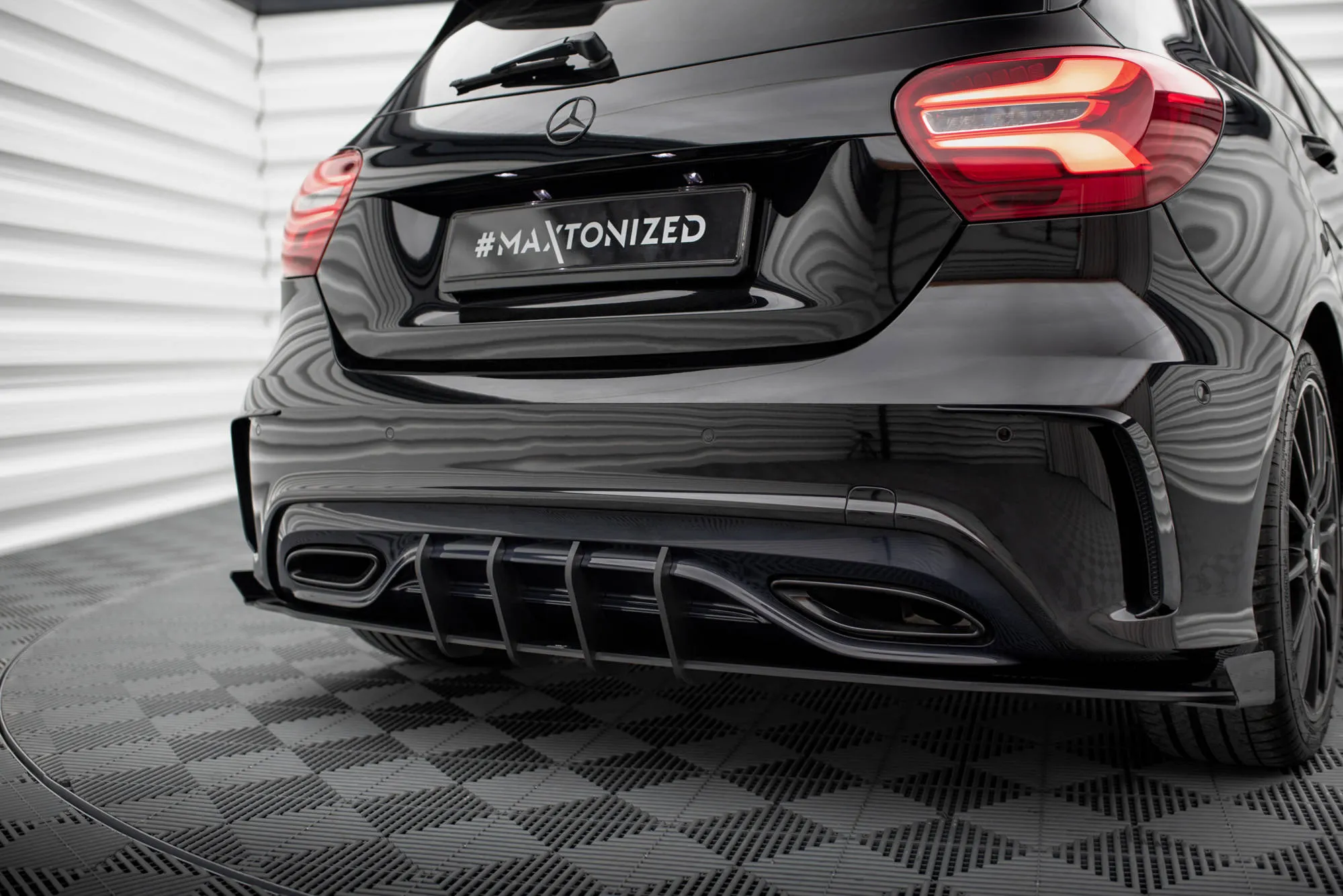 Baksplitter-flopper Mercedes-Benz A (W176) AMG-Line facelift 2015 -2018 | Glossy Black Edition – bilde 3