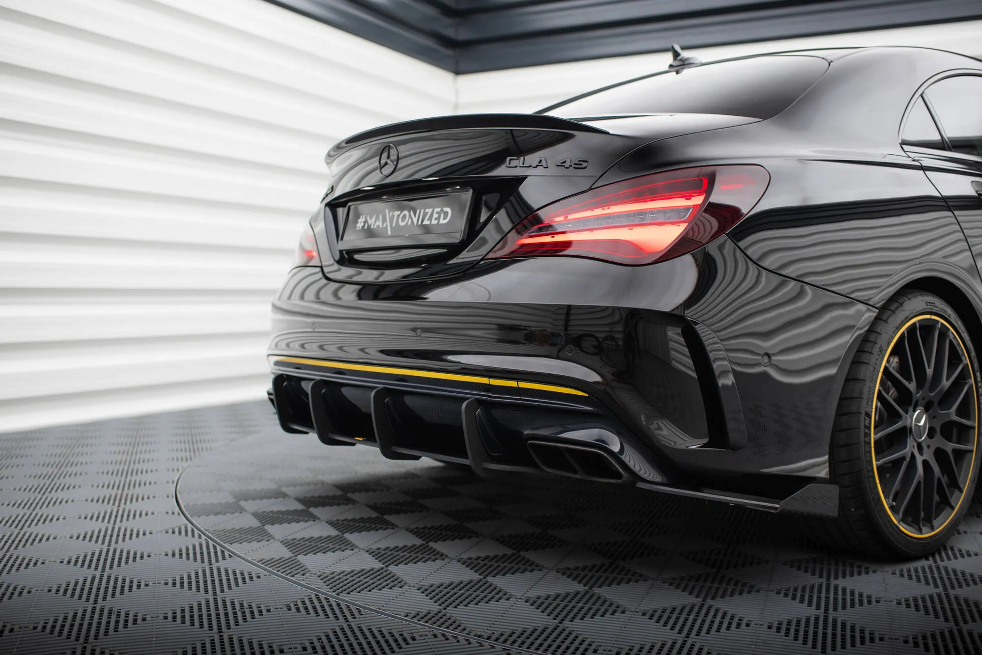 Baksplitter-flopper Mercedes-Benz AMG Cla 45 Aero (C117) Facelift 2017 - 2019 | Glossy Black Edition – bilde 2