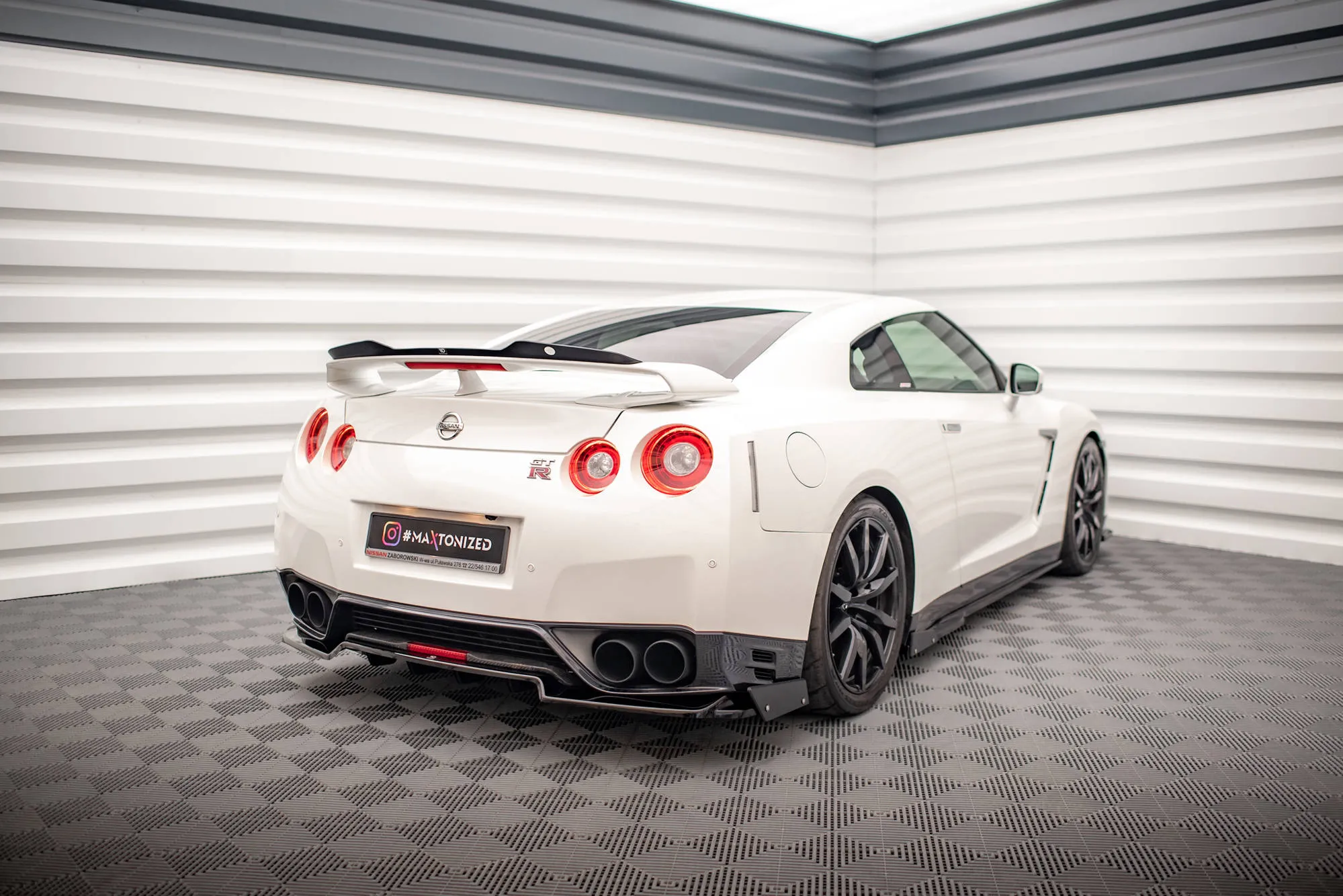 Baksplitter + Flopper Nissan Gtr R35 2011-2016 facelift | Glossy Black Edition